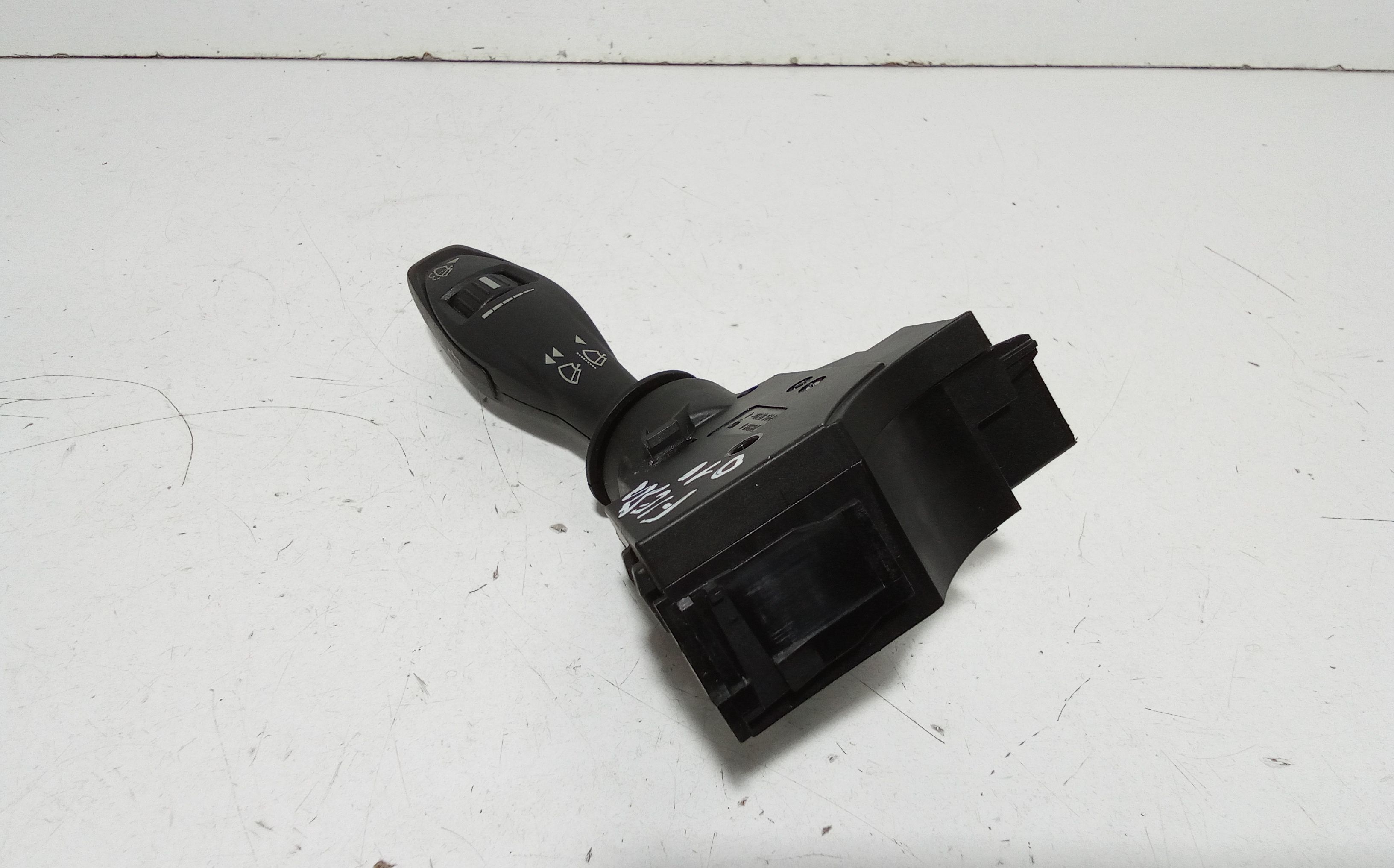 Devioluci destro FORD Fiesta 6 Serie