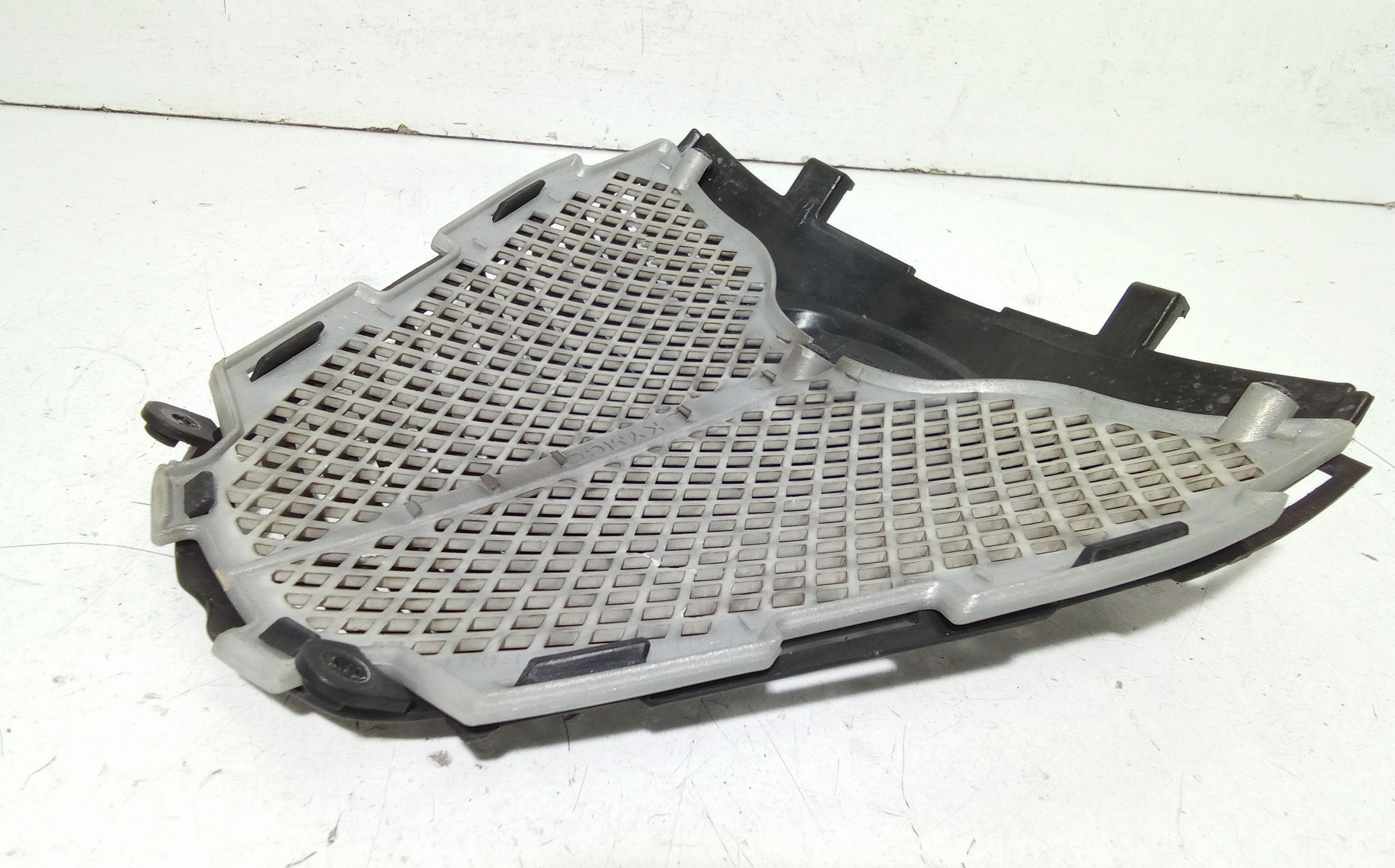 Mascherina griglia scudo anteriore Kymco People 50cc  (99>05)