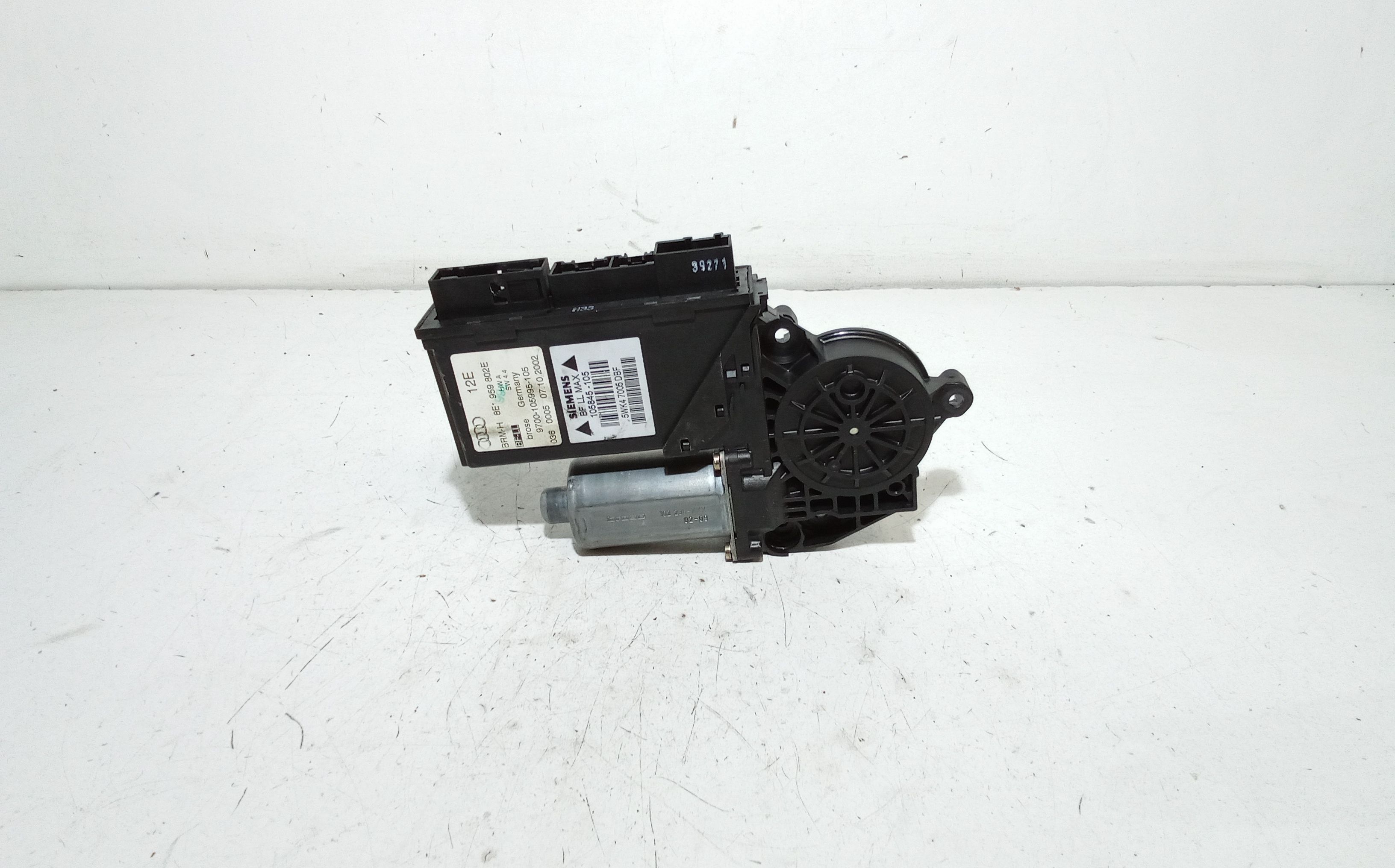 Motorino Alzavetro anteriore destra AUDI A4 Berlina (8E) (00>04)