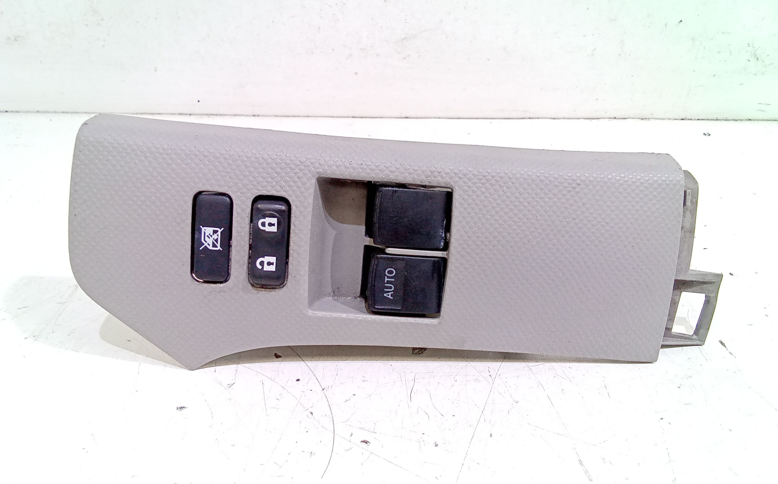 Pulsantiera anteriore sinistra Guida TOYOTA Yaris Serie (05>08)