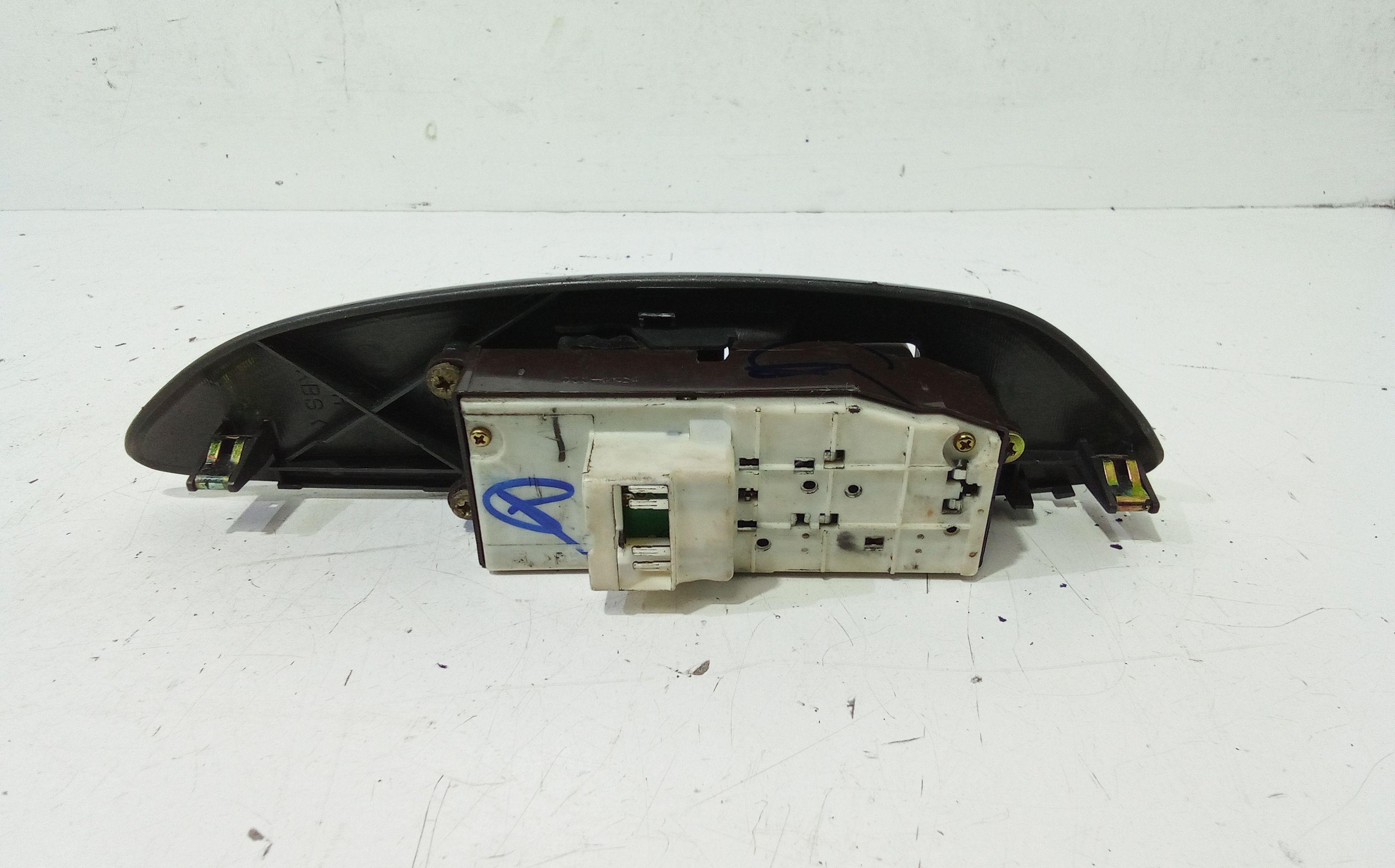 Pulsantiera anteriore sinistra Guida TOYOTA Yaris Serie (03>05)