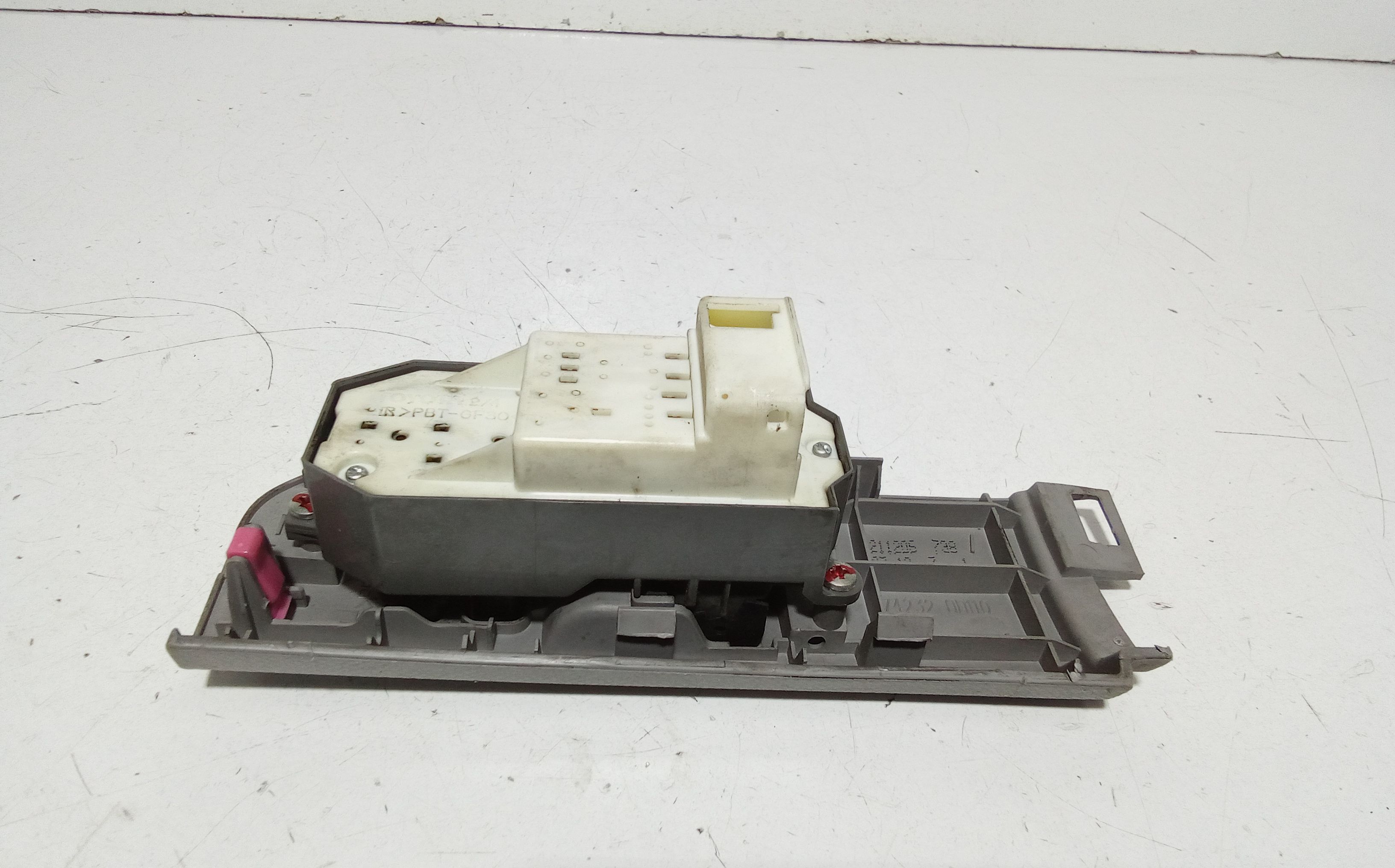 Pulsantiera anteriore sinistra Guida TOYOTA Yaris Serie (05>08)