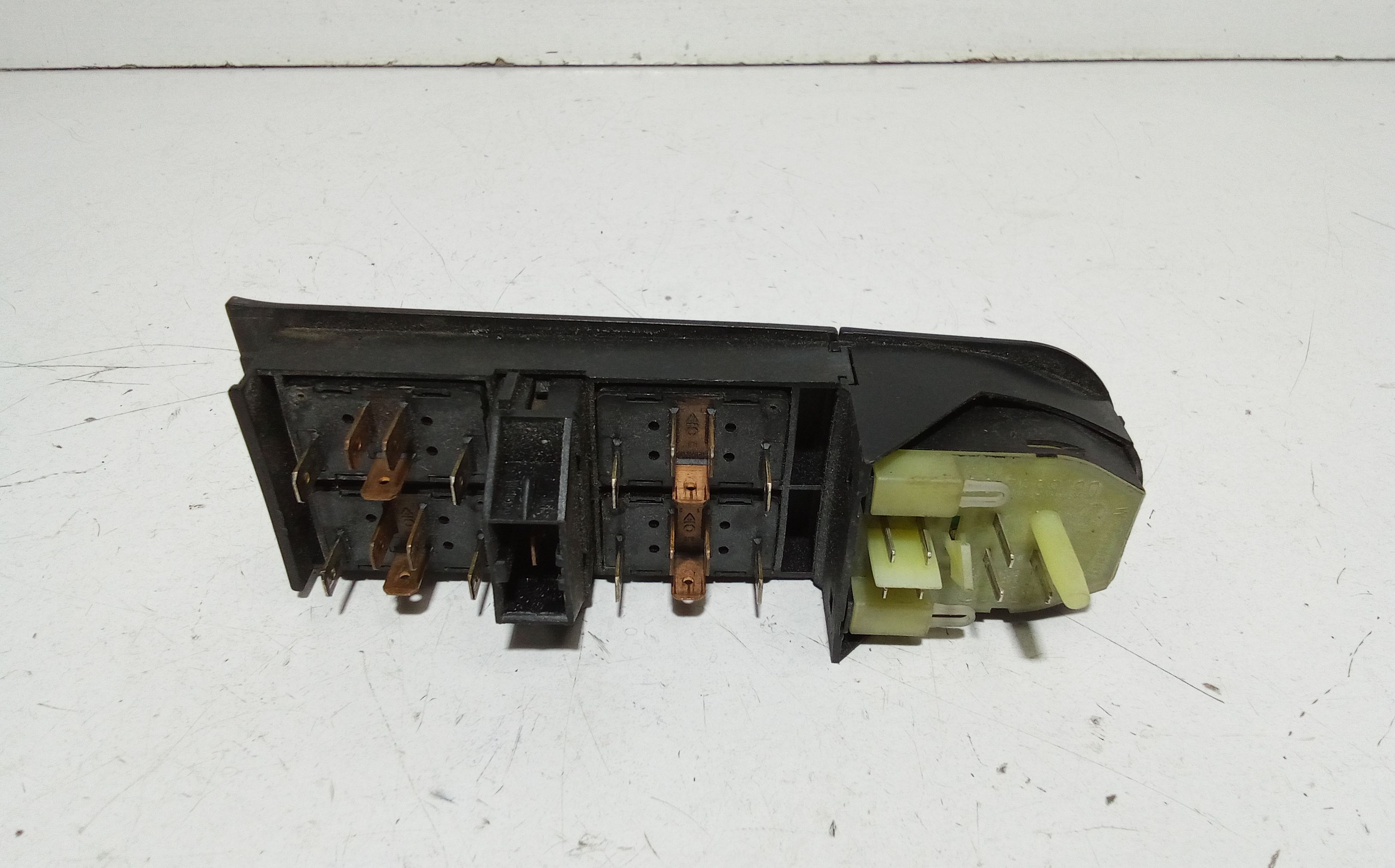 Pulsantiera anteriore sinistra Guida AUDI 80 Berlina Serie (91>94)