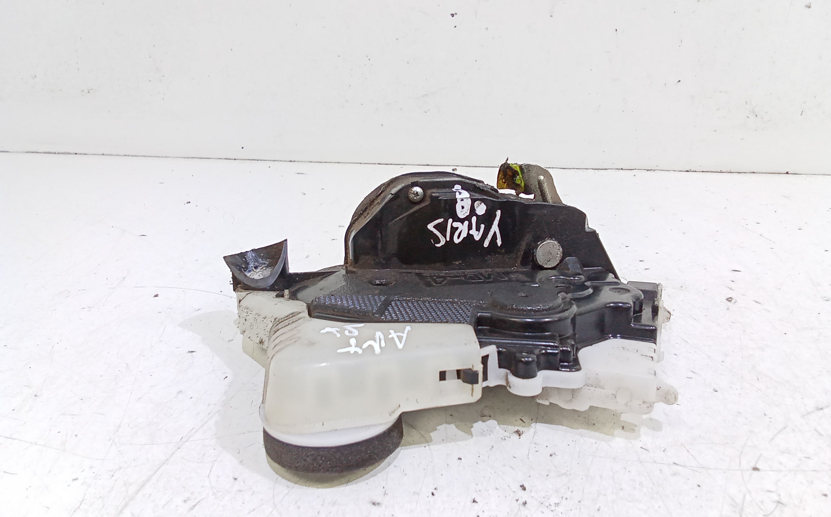 Serratura Anteriore Sinistra TOYOTA Yaris Serie (05>08)