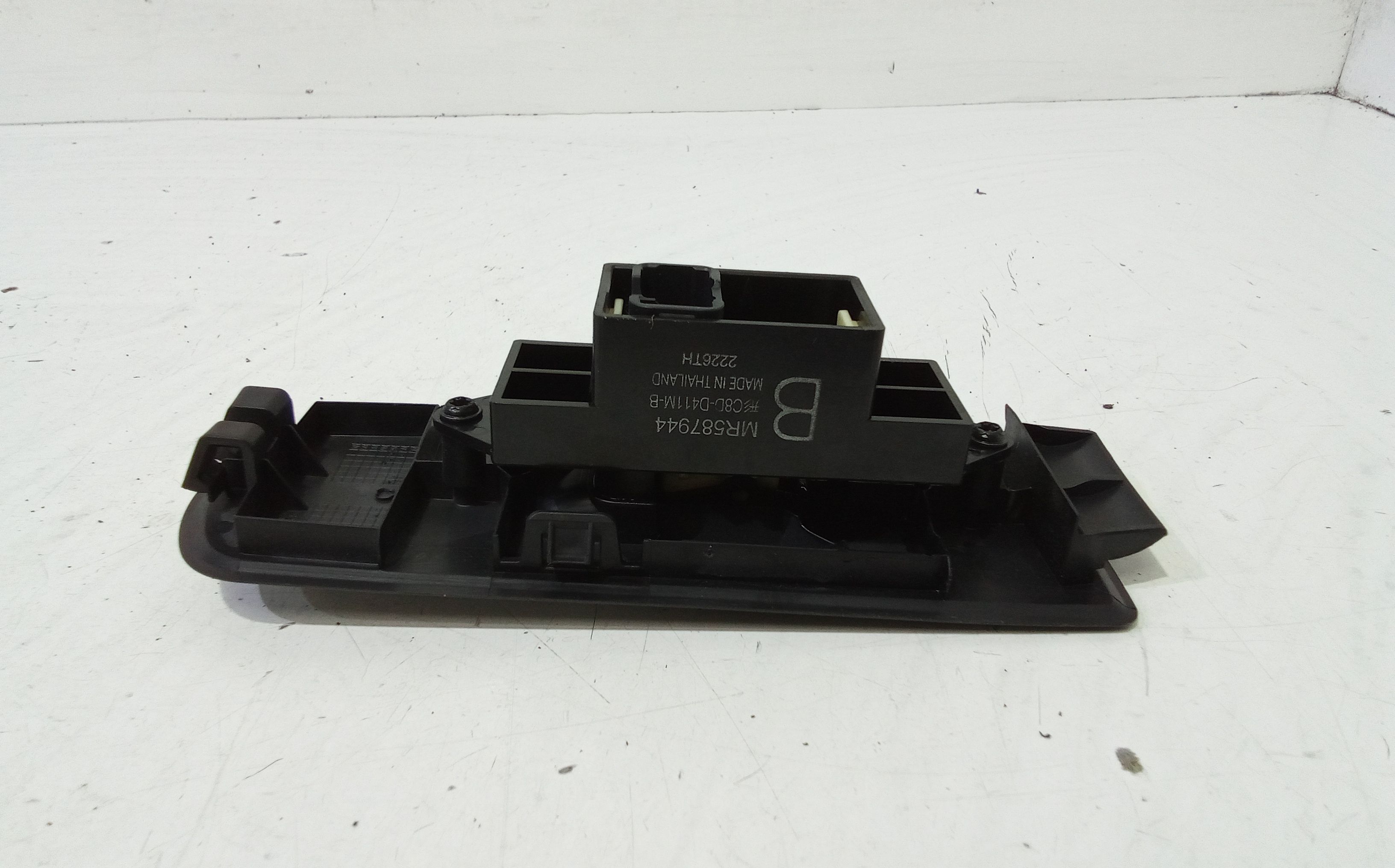 Pulsantiera Anteriore Destra Passeggero MITSUBISHI Colt CZ3 (05>08)