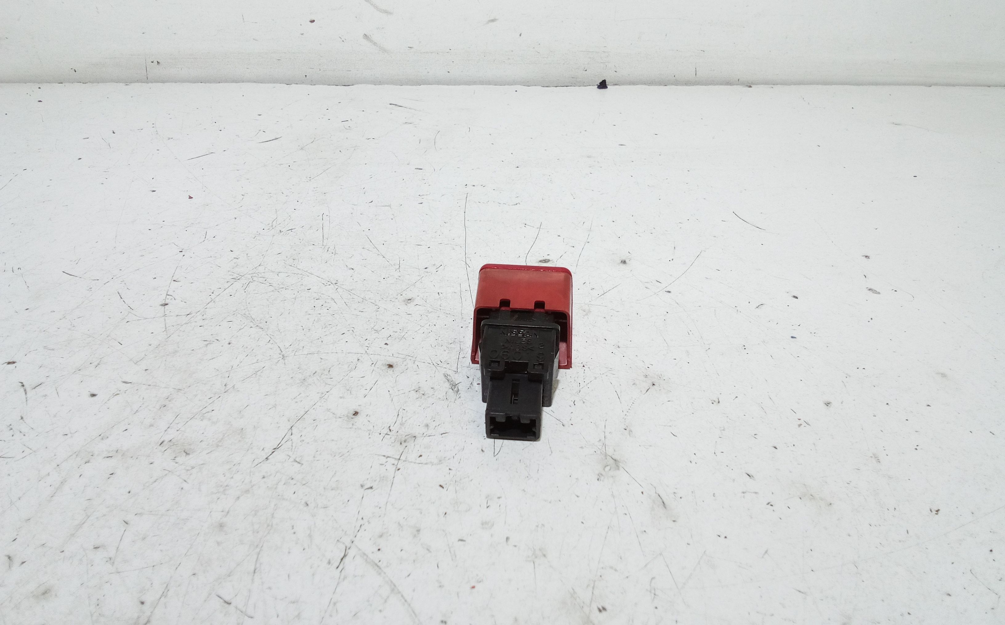 Pulsante luci di emergenza NISSAN Micra 3 Serie