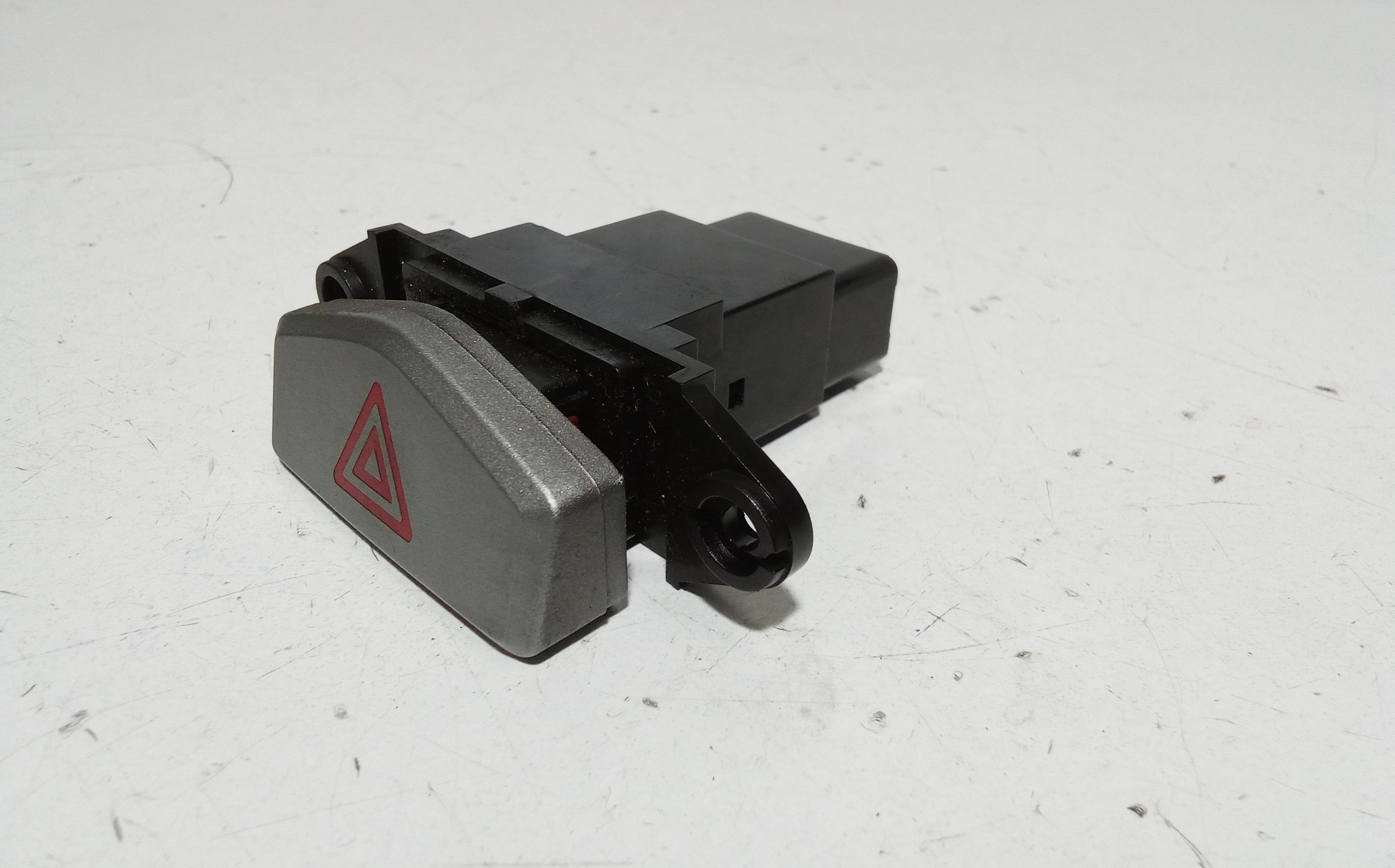 Pulsante luci di emergenza KIA Carens 1 Serie