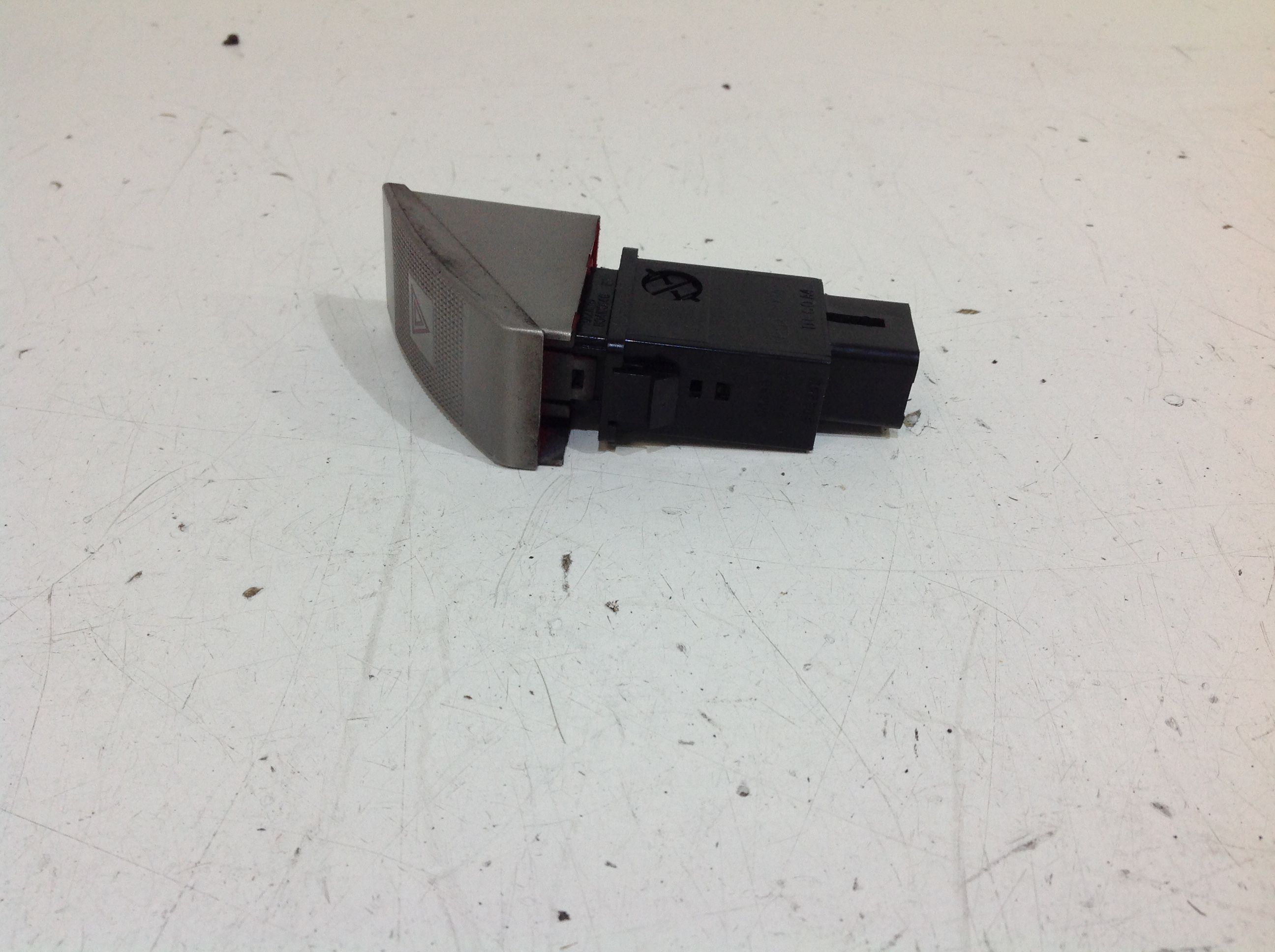 Pulsante luci di emergenza KIA Carnival 2 Serie