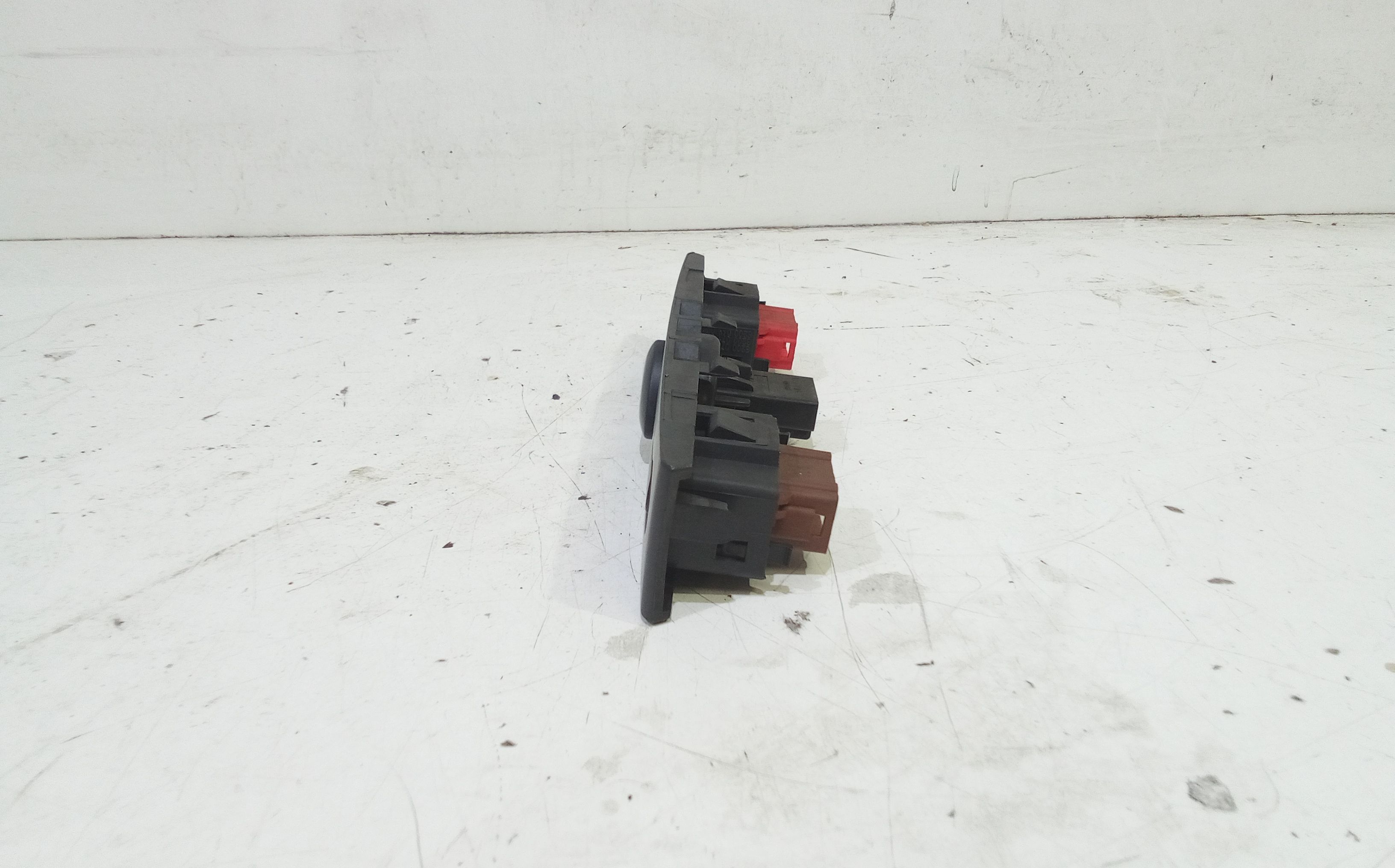 Pulsante luci di emergenza RENAULT Clio Serie (01>05)