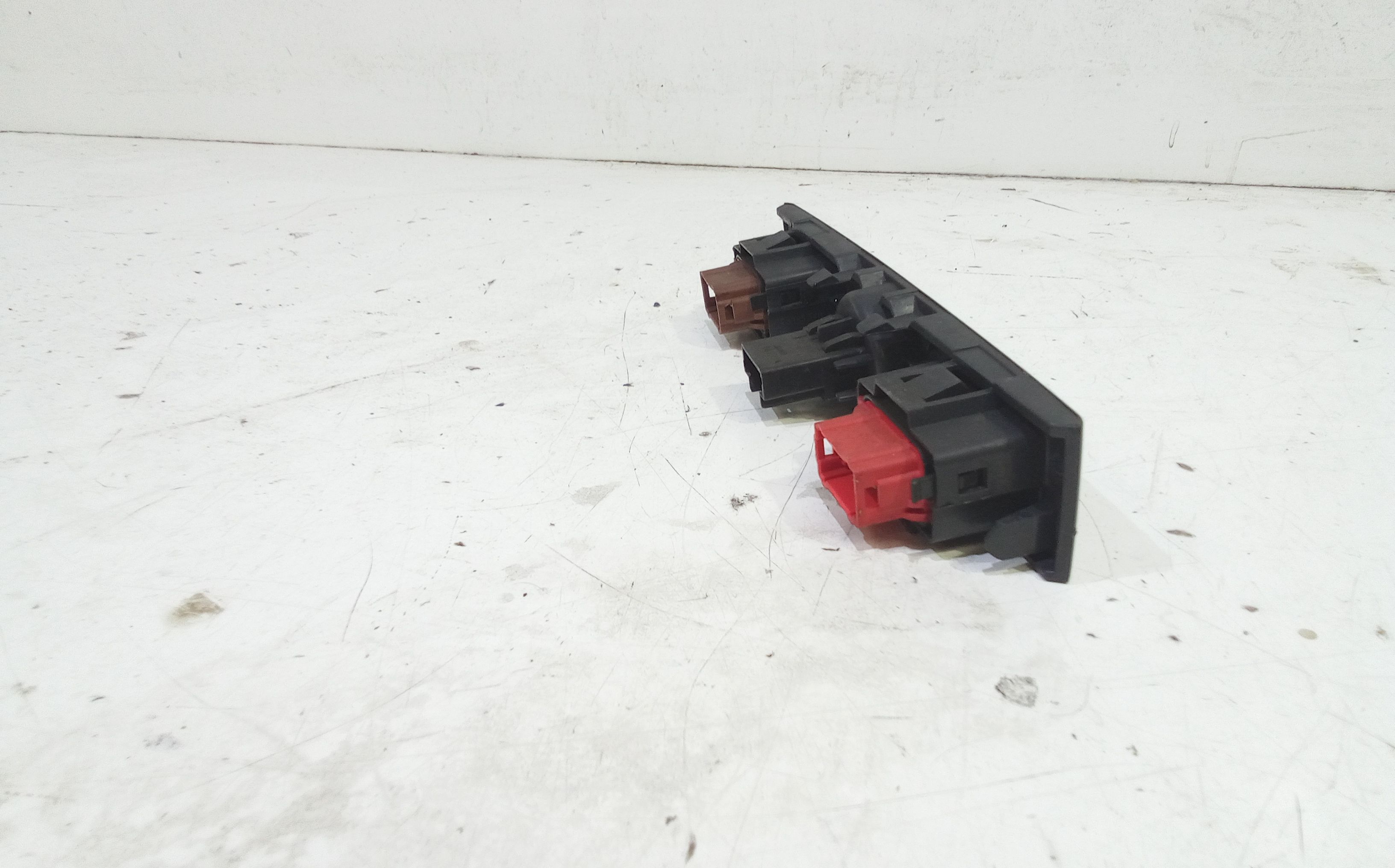 Pulsante luci di emergenza RENAULT Clio Serie (01>05)