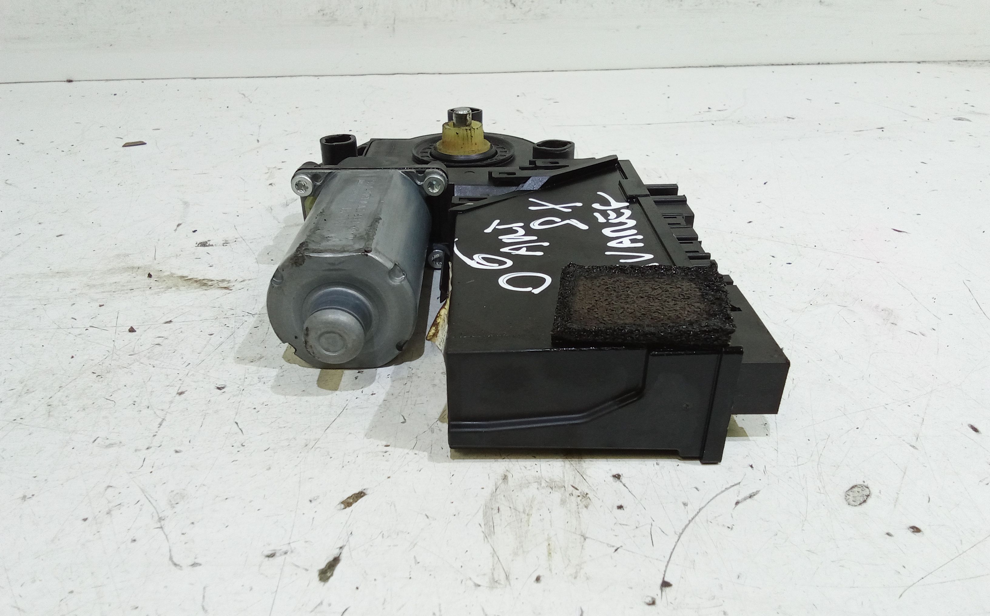 Motorino Alzavetro anteriore Sinistro VOLKSWAGEN Touareg 1 Serie