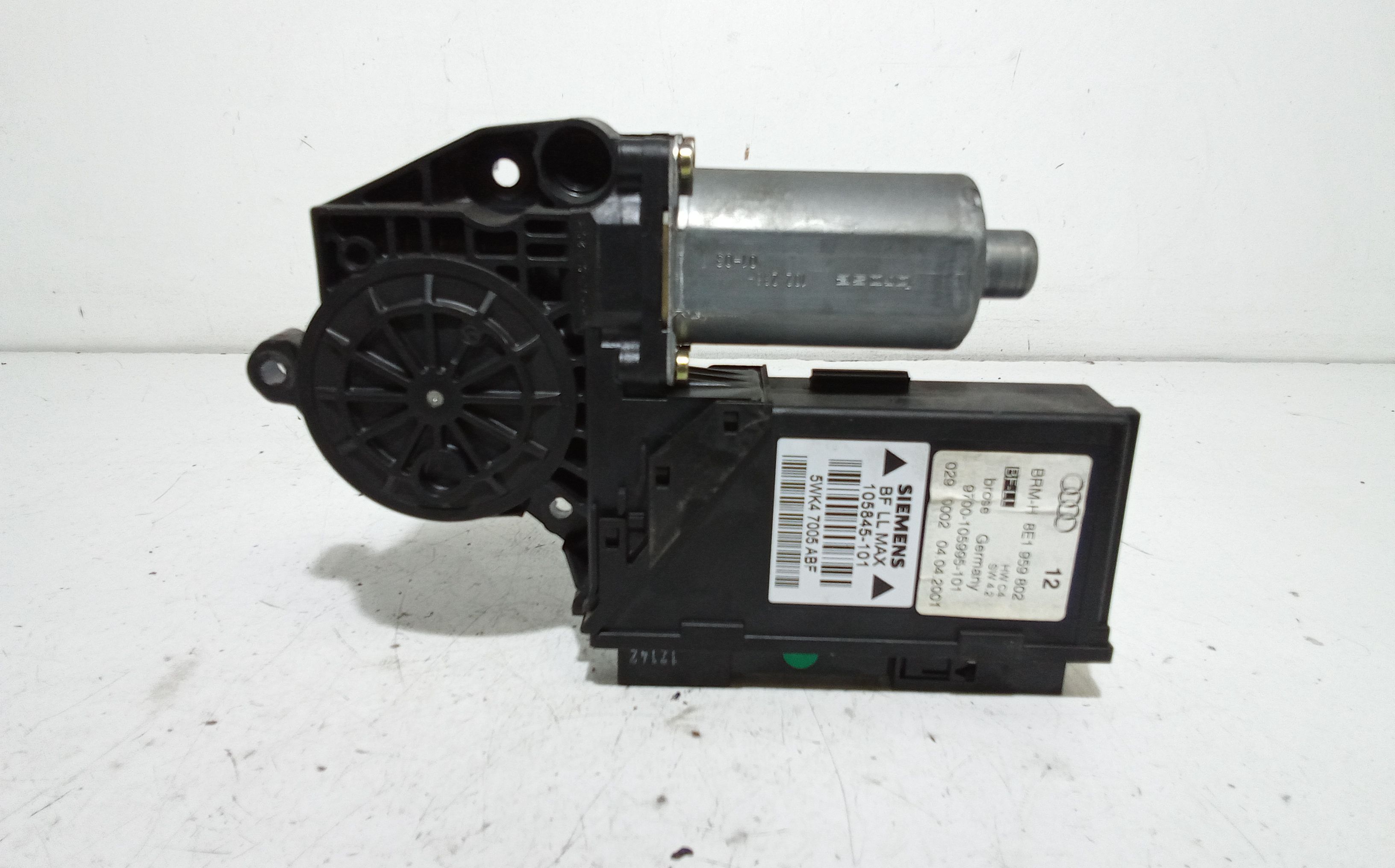 Motorino Alzavetro anteriore destra AUDI A4 Berlina (8E) (00>04)