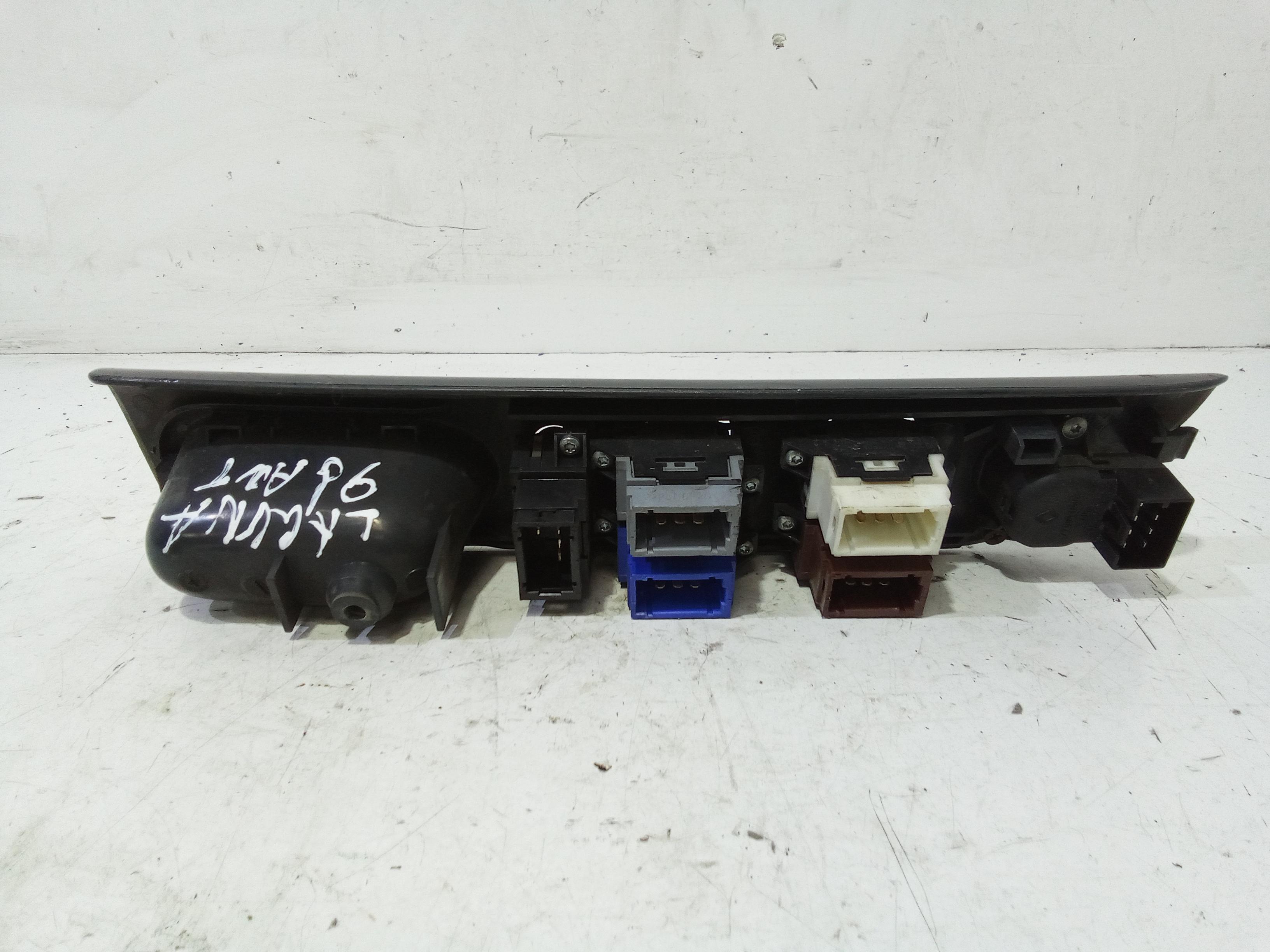 Pulsantiera anteriore sinistra Guida RENAULT Laguna Berlina 1 Serie