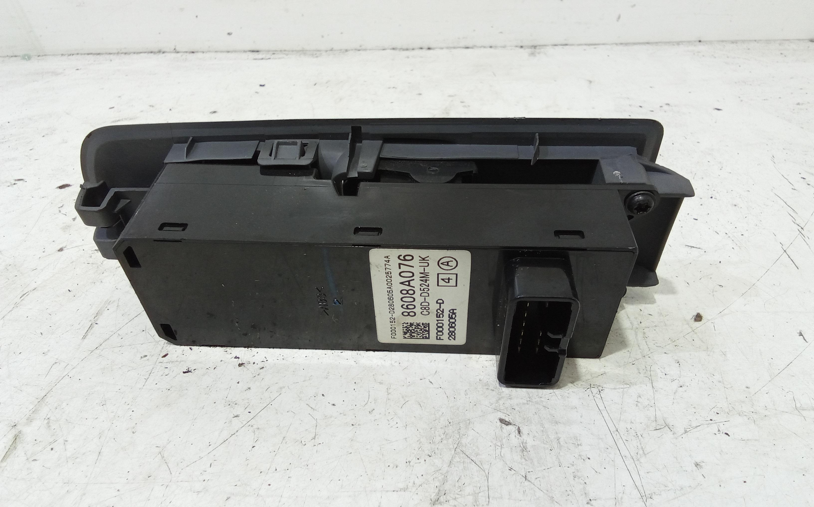 Pulsantiera anteriore sinistra Guida MITSUBISHI Colt Serie 3P (Z30)  (04>12)