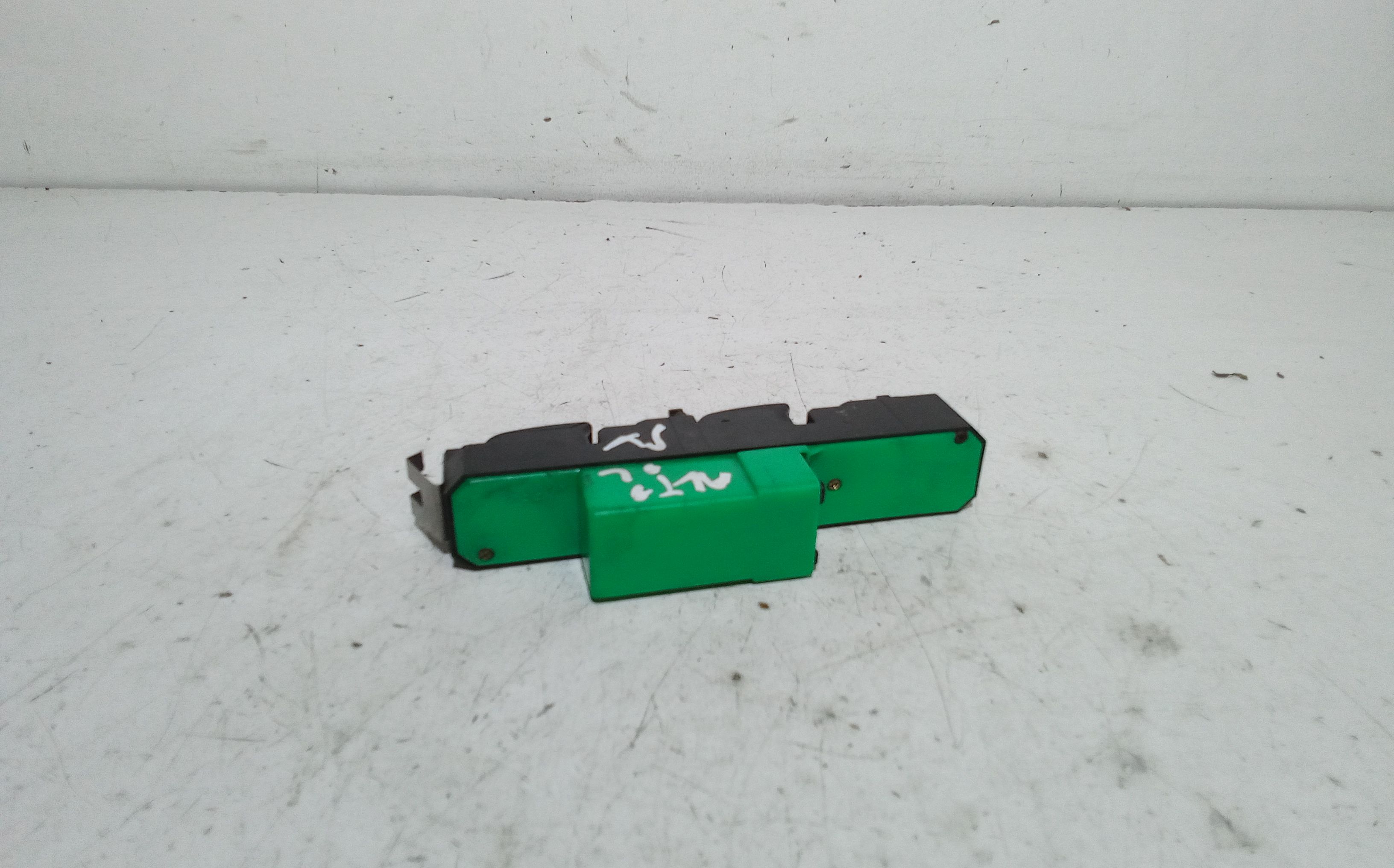 Pulsantiera anteriore sinistra Guida SUZUKI Alto 1 Serie