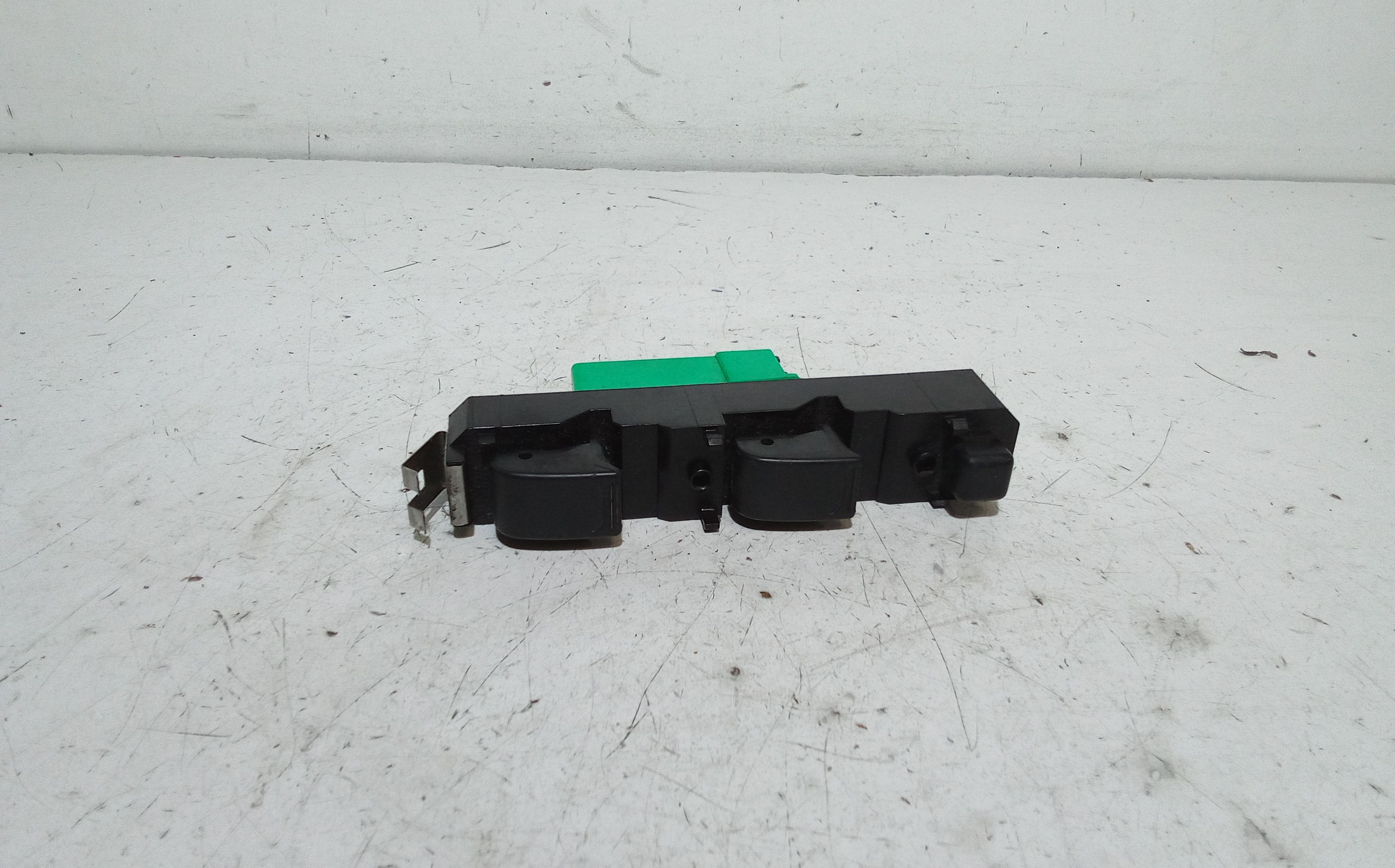 Pulsantiera anteriore sinistra Guida SUZUKI Alto 1 Serie