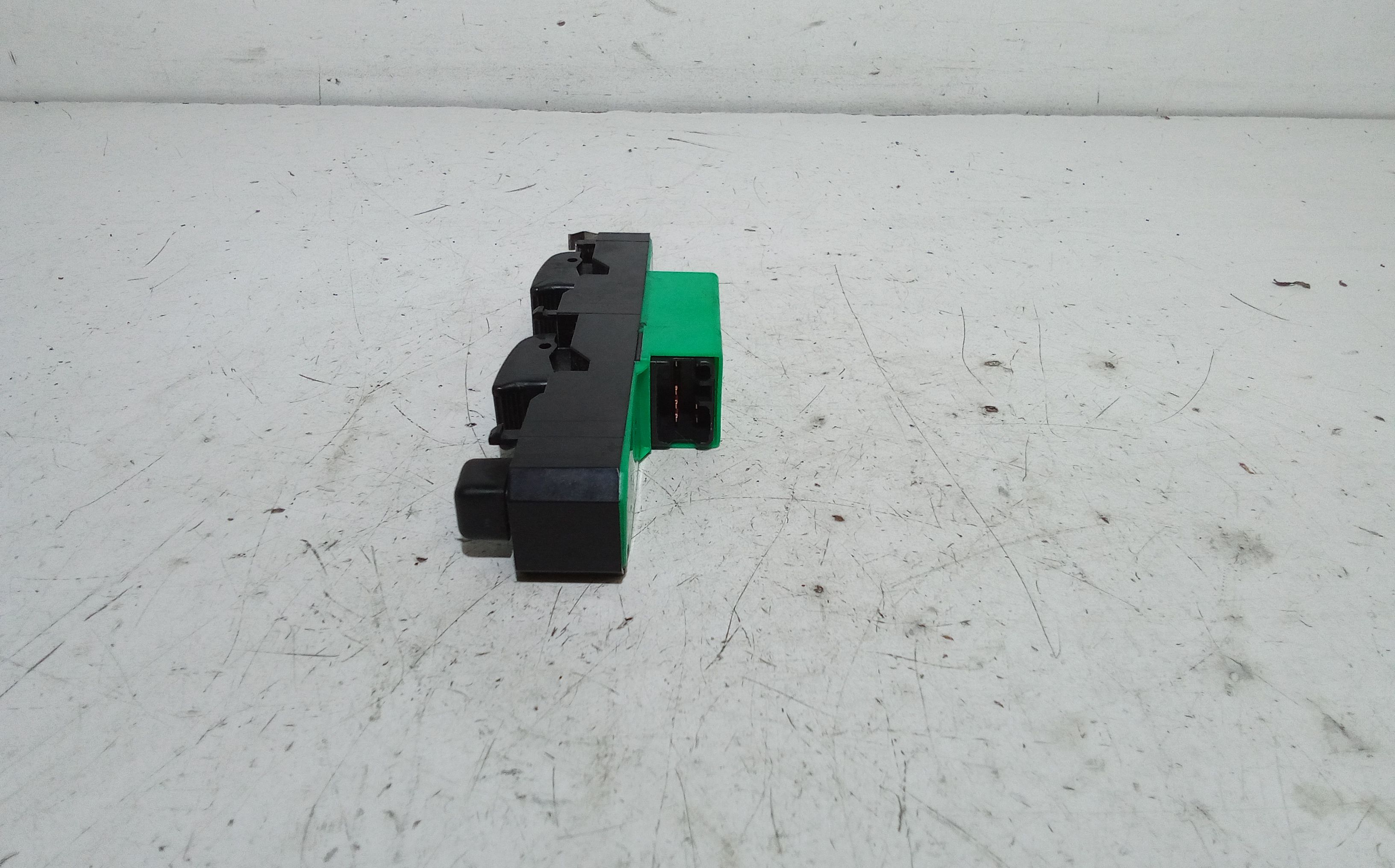 Pulsantiera anteriore sinistra Guida SUZUKI Alto 1 Serie