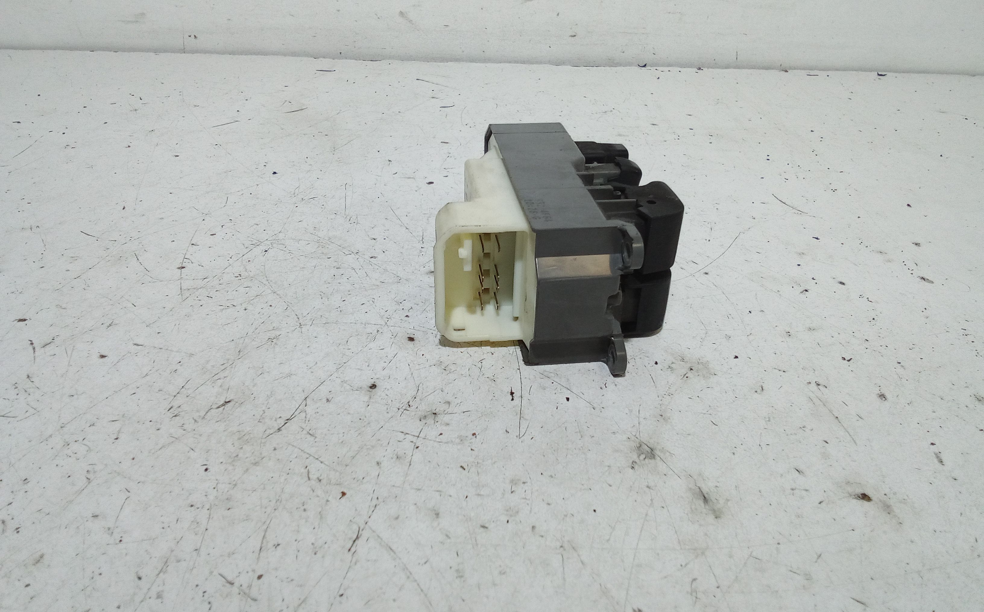 Pulsantiera anteriore sinistra Guida TOYOTA Yaris Serie (05>08)