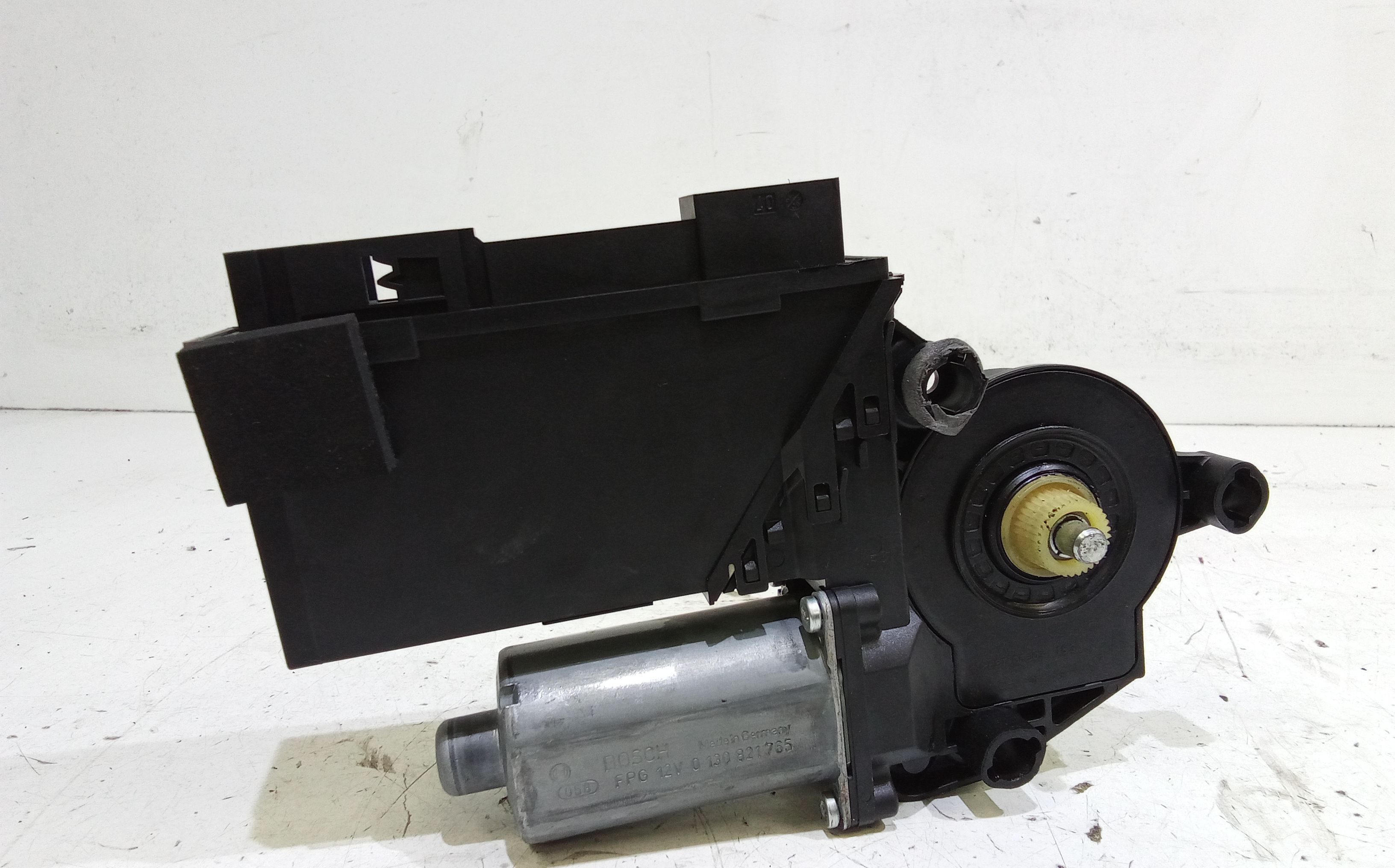 Motorino Alzavetro posteriore destra VOLKSWAGEN Touareg 1 Serie