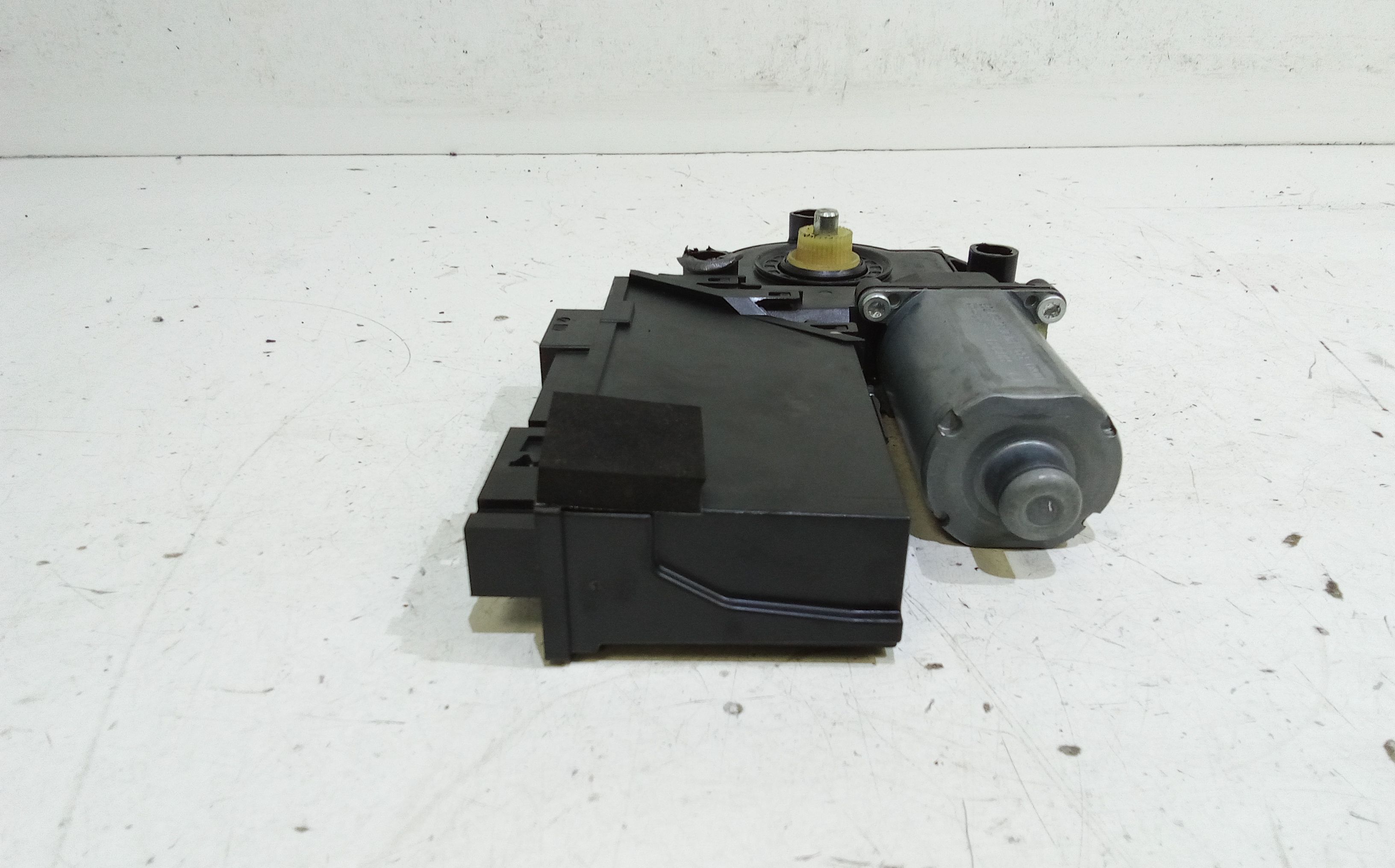 Motorino Alzavetro posteriore destra VOLKSWAGEN Touareg 1 Serie