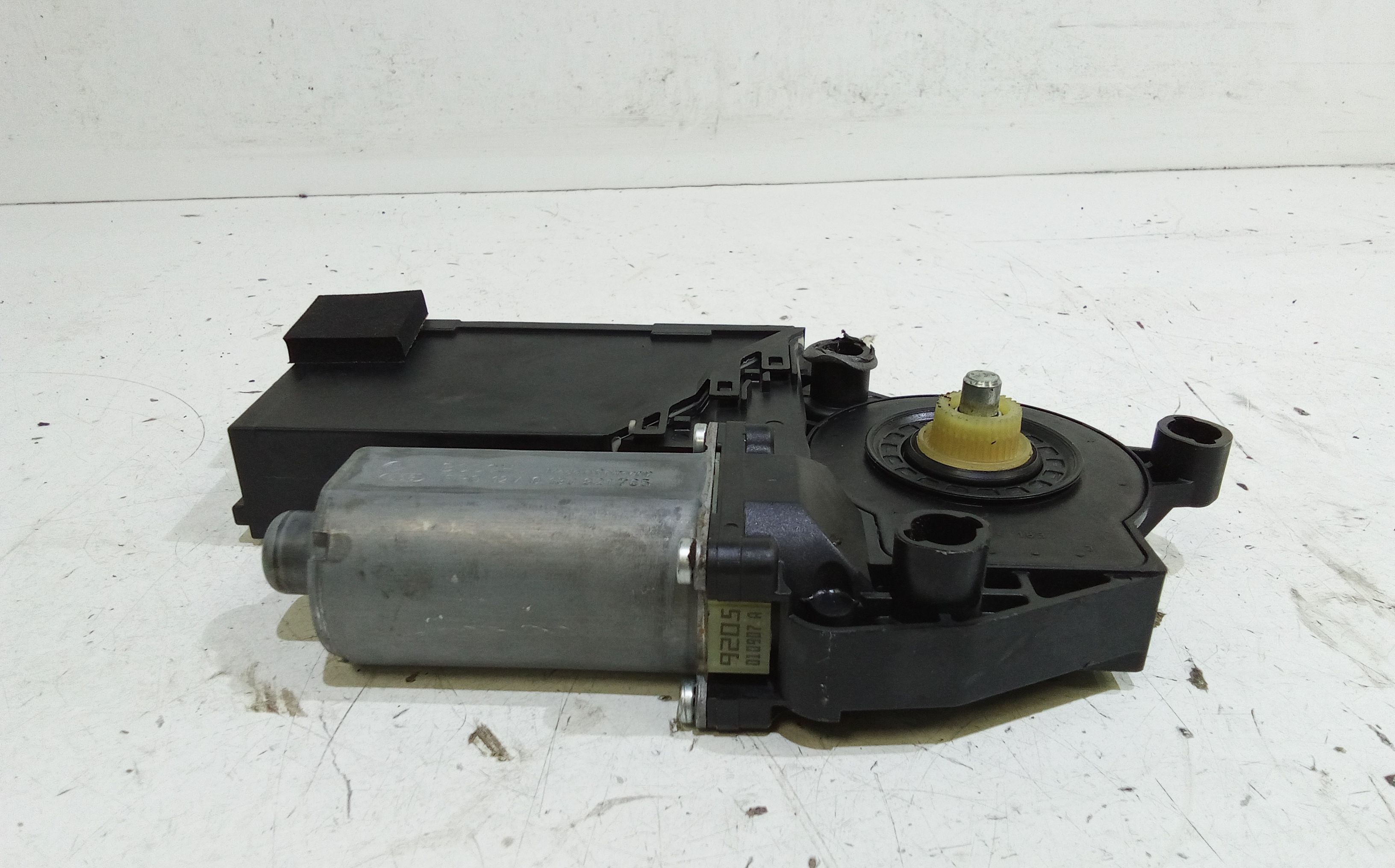 Motorino Alzavetro posteriore destra VOLKSWAGEN Touareg 1 Serie