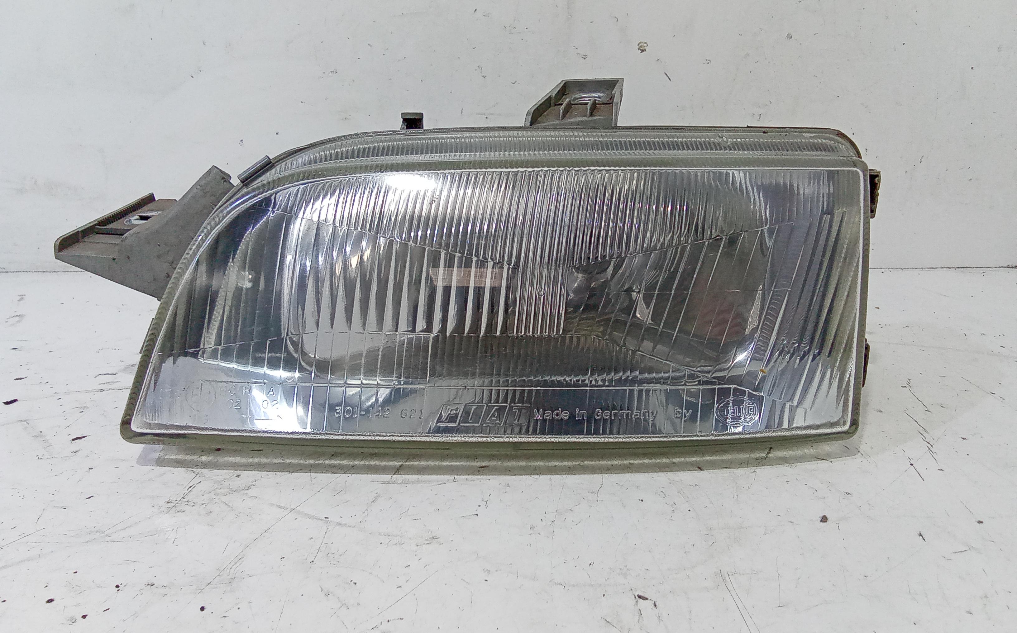 Faro anteriore Sinistro Guida FIAT Punto Berlina 3P