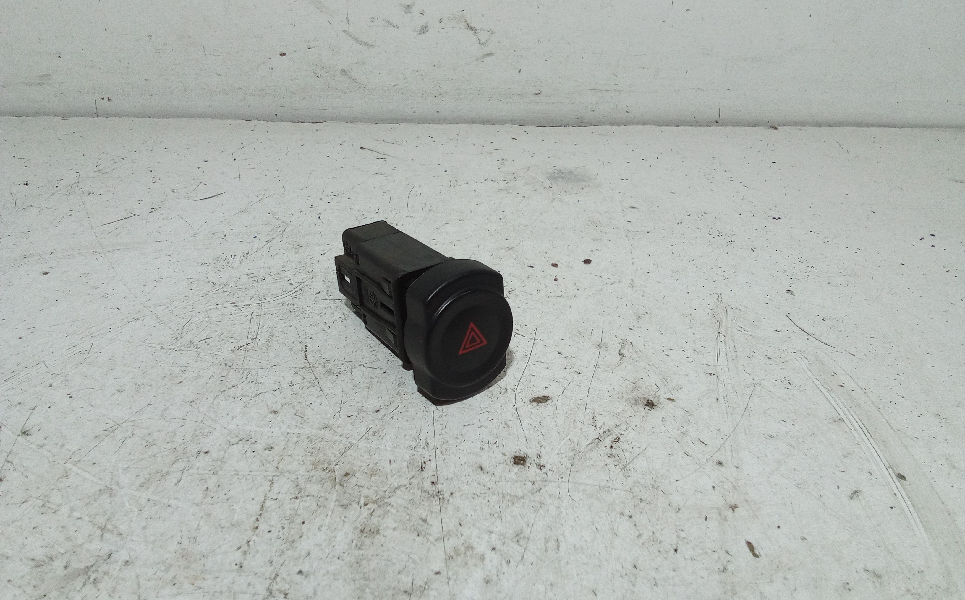 Pulsante luci di emergenza DACIA Duster 1 Serie