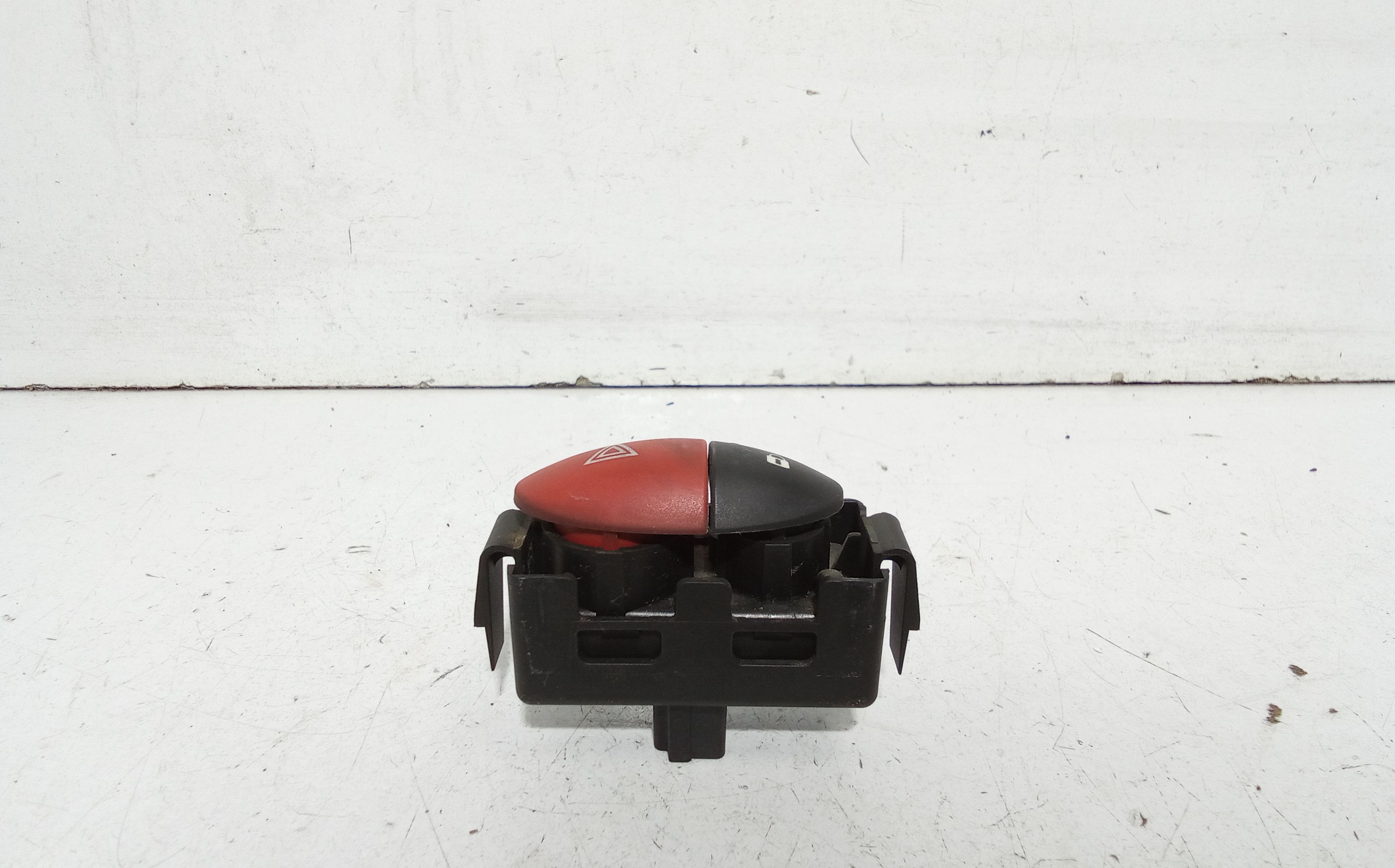 Pulsante luci di emergenza RENAULT Twingo I serie (00>07)