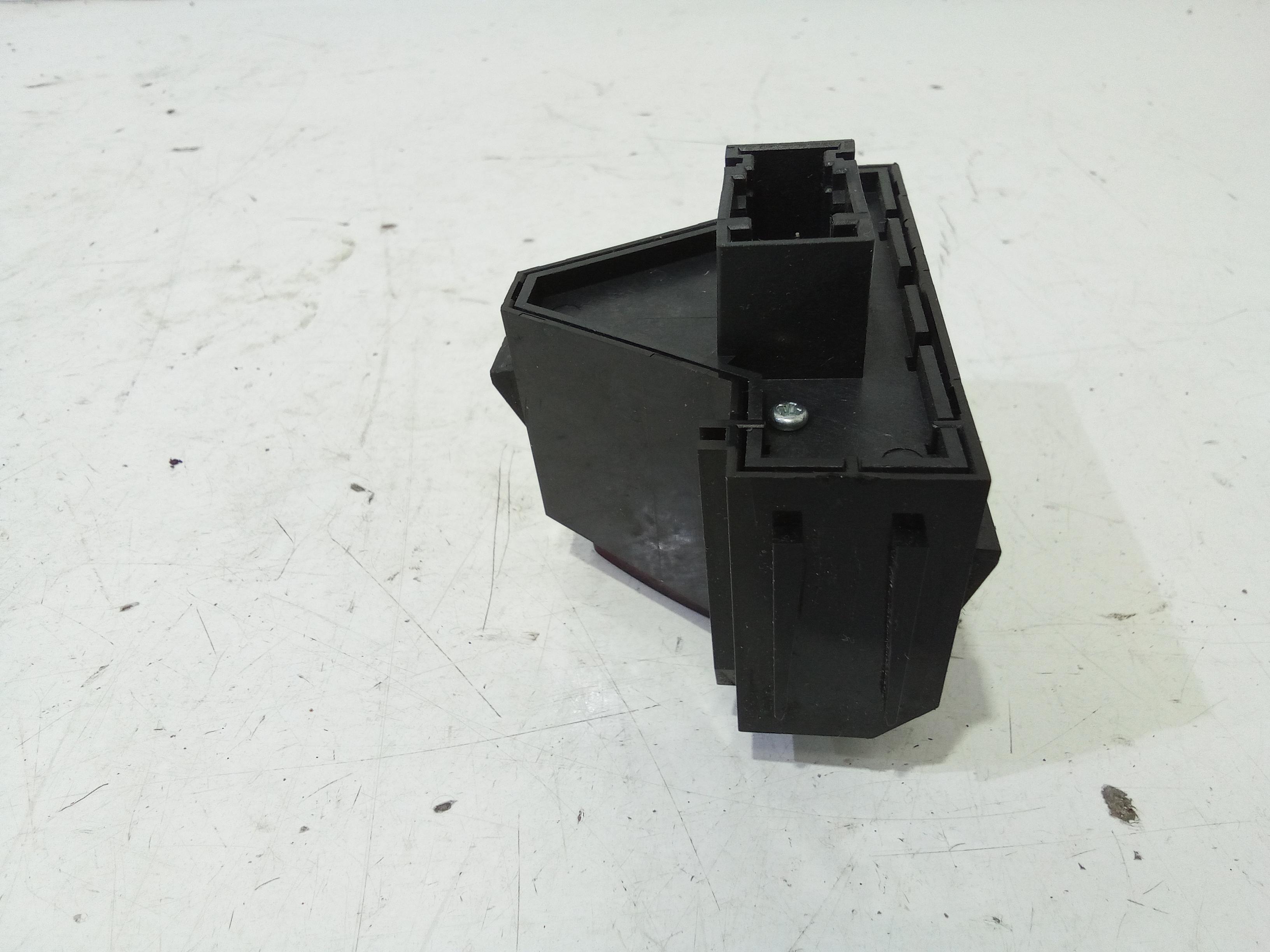 Pulsante luci di emergenza OPEL Corsa D 3P 1 Serie