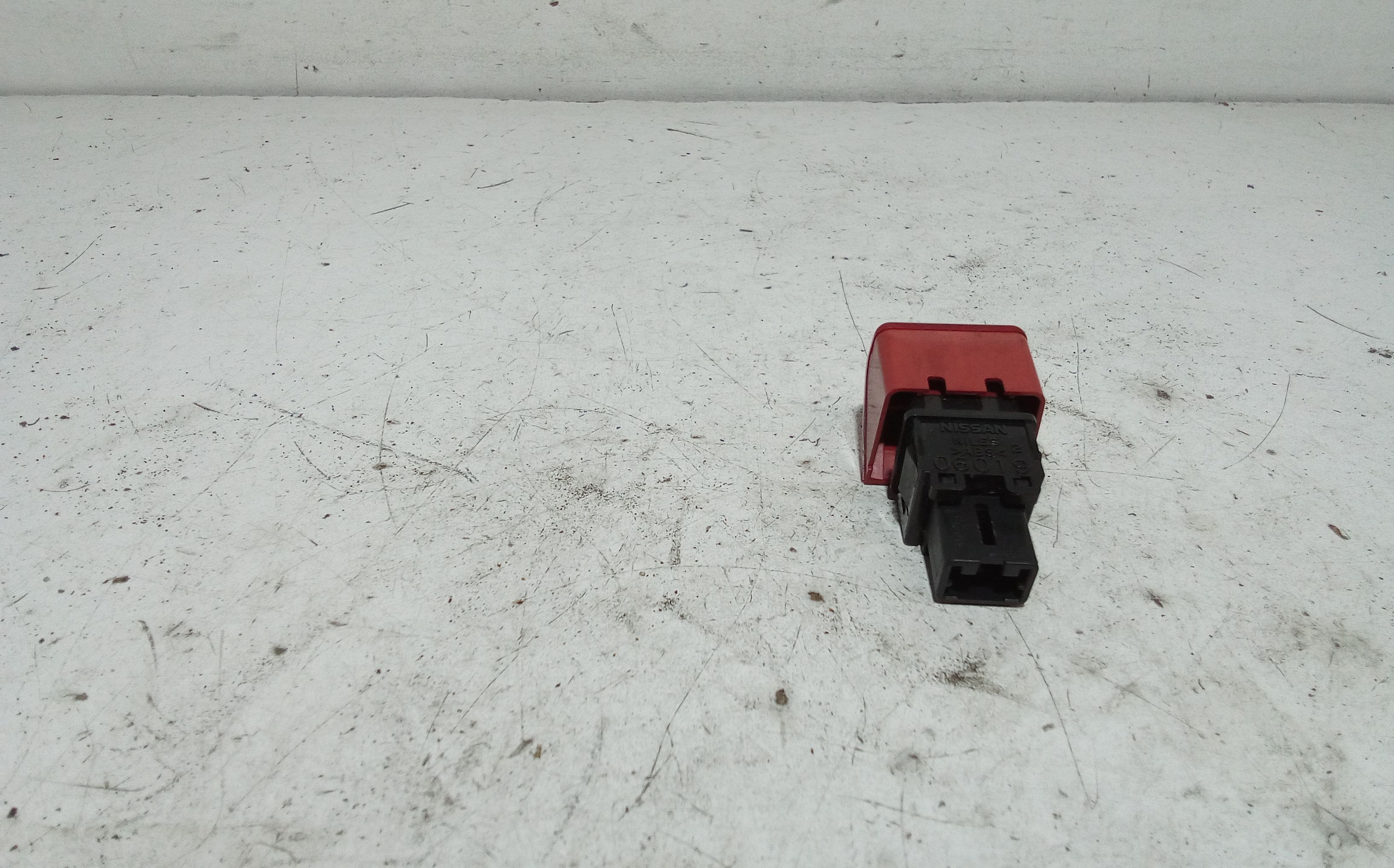 Pulsante luci di emergenza NISSAN Micra 4 Serie