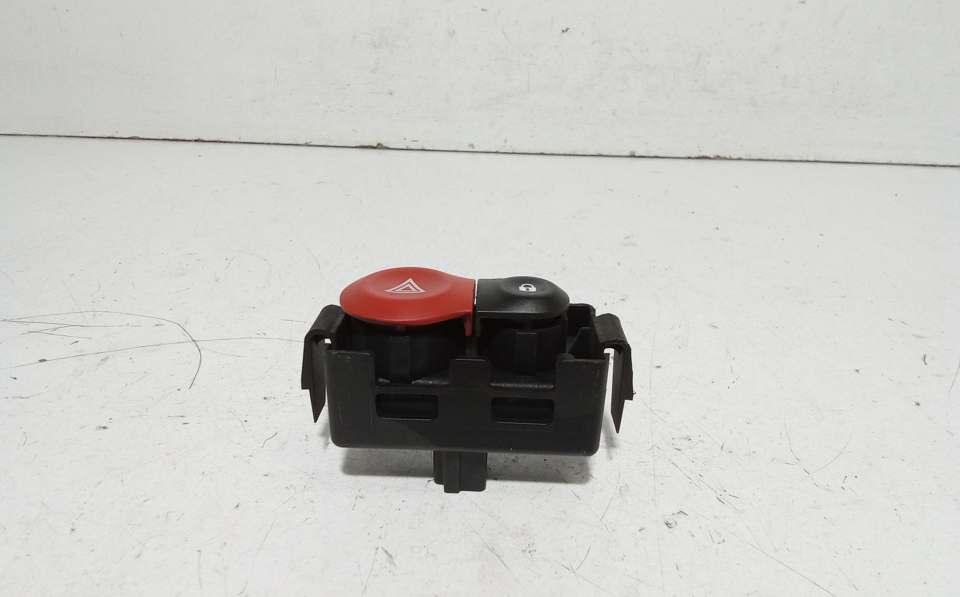 Pulsante luci di emergenza RENAULT Modus 1 Serie