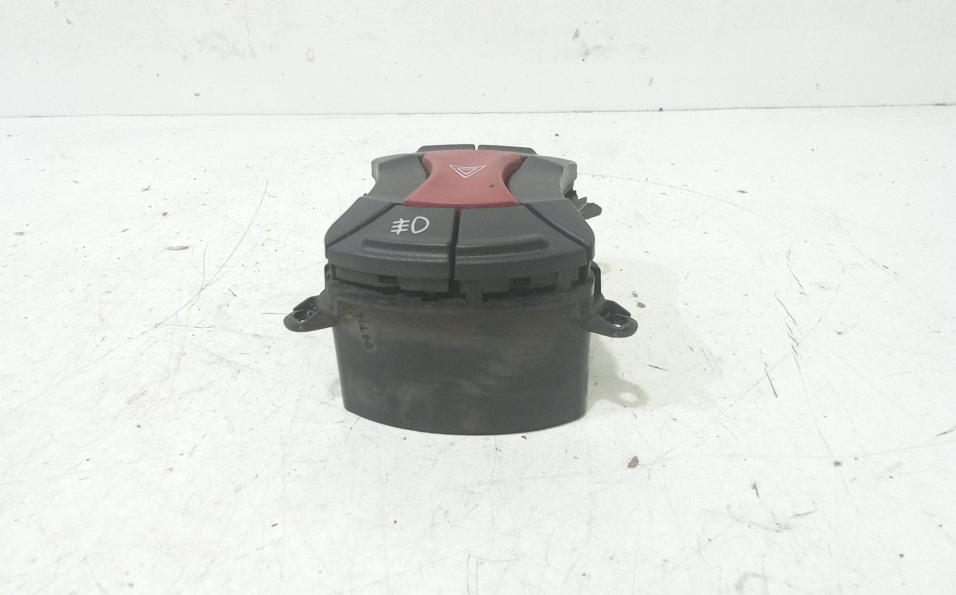 Pulsante luci di emergenza FIAT Dobl Cargo (05>09)