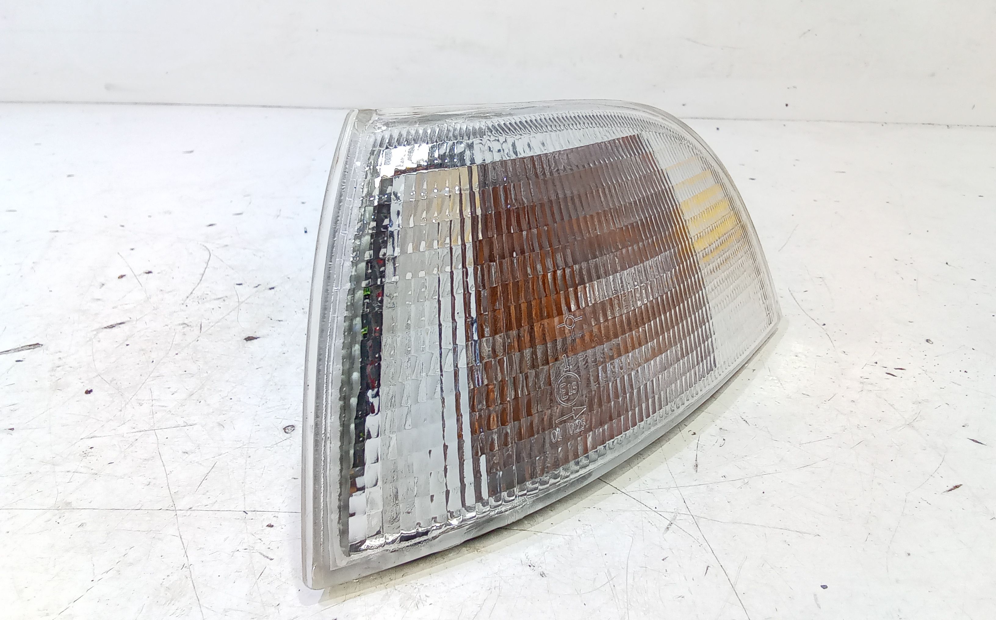 Freccia fanalino ant SX lato guida FIAT Punto Berlina 3P