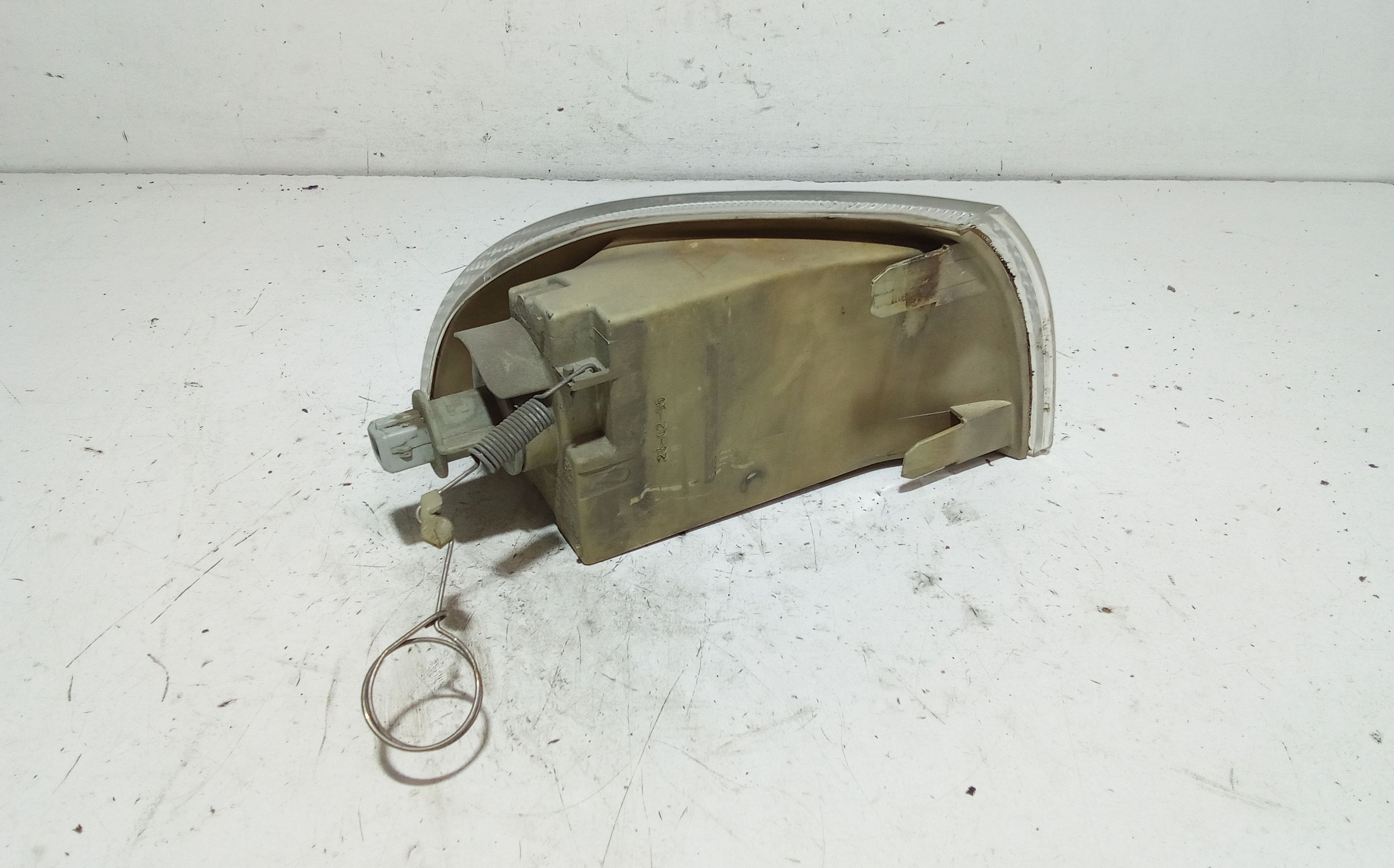 Freccia fanalino ant SX lato guida FIAT Punto Berlina 3P