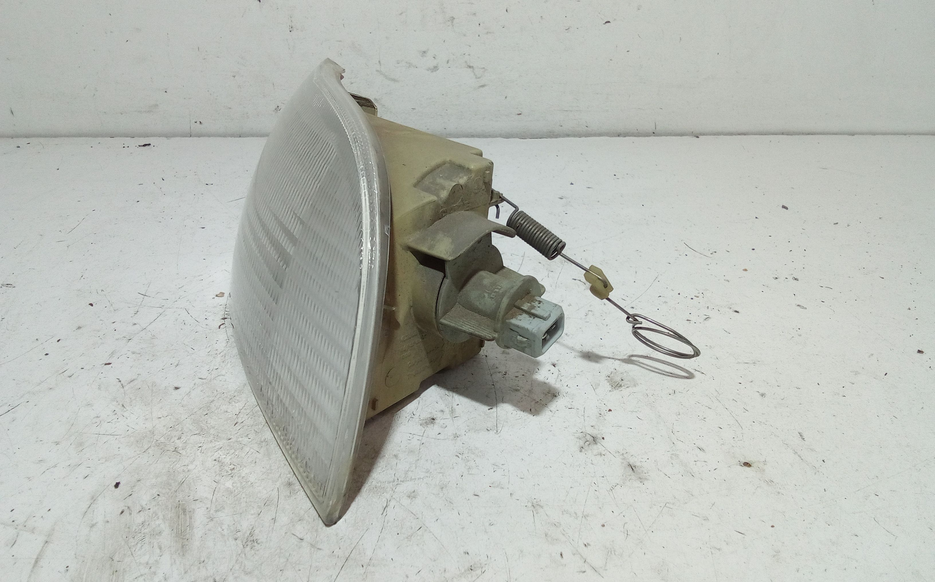 Freccia fanalino ant SX lato guida FIAT Punto Berlina 3P