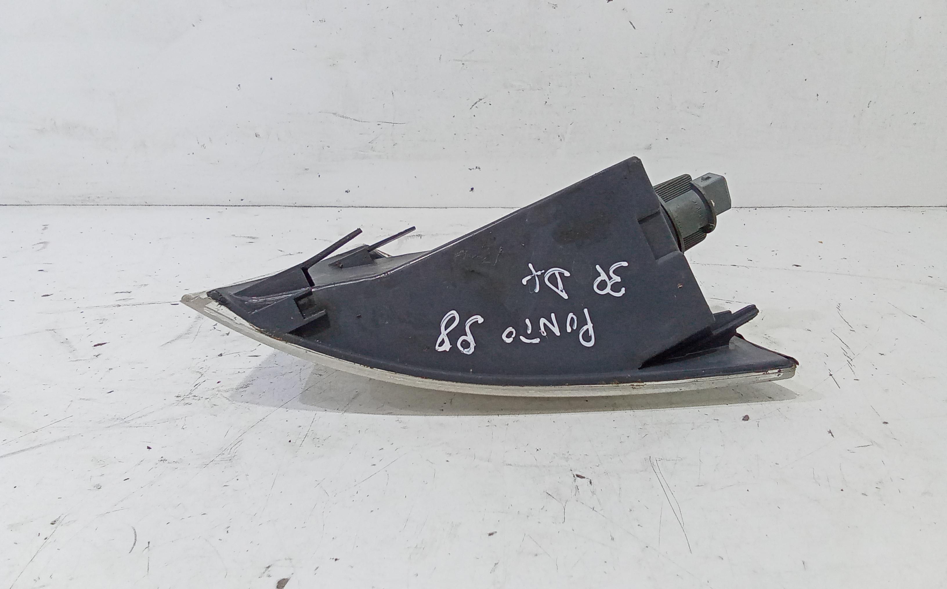 Freccia fanalino ant DX lato passeggero FIAT Punto Berlina 3P