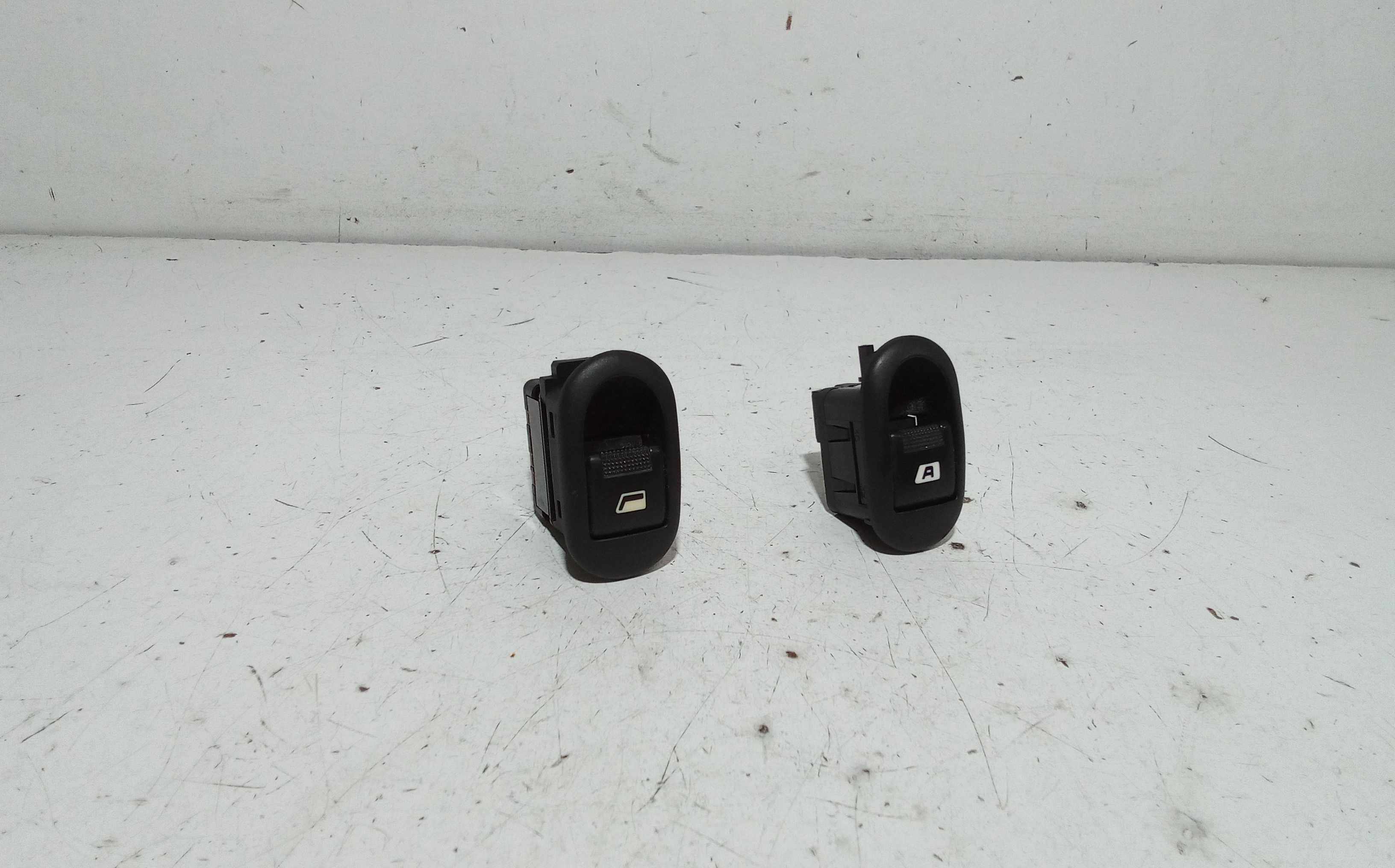 Pulsantiera alzavetri centrale CITROEN C3 2 Serie