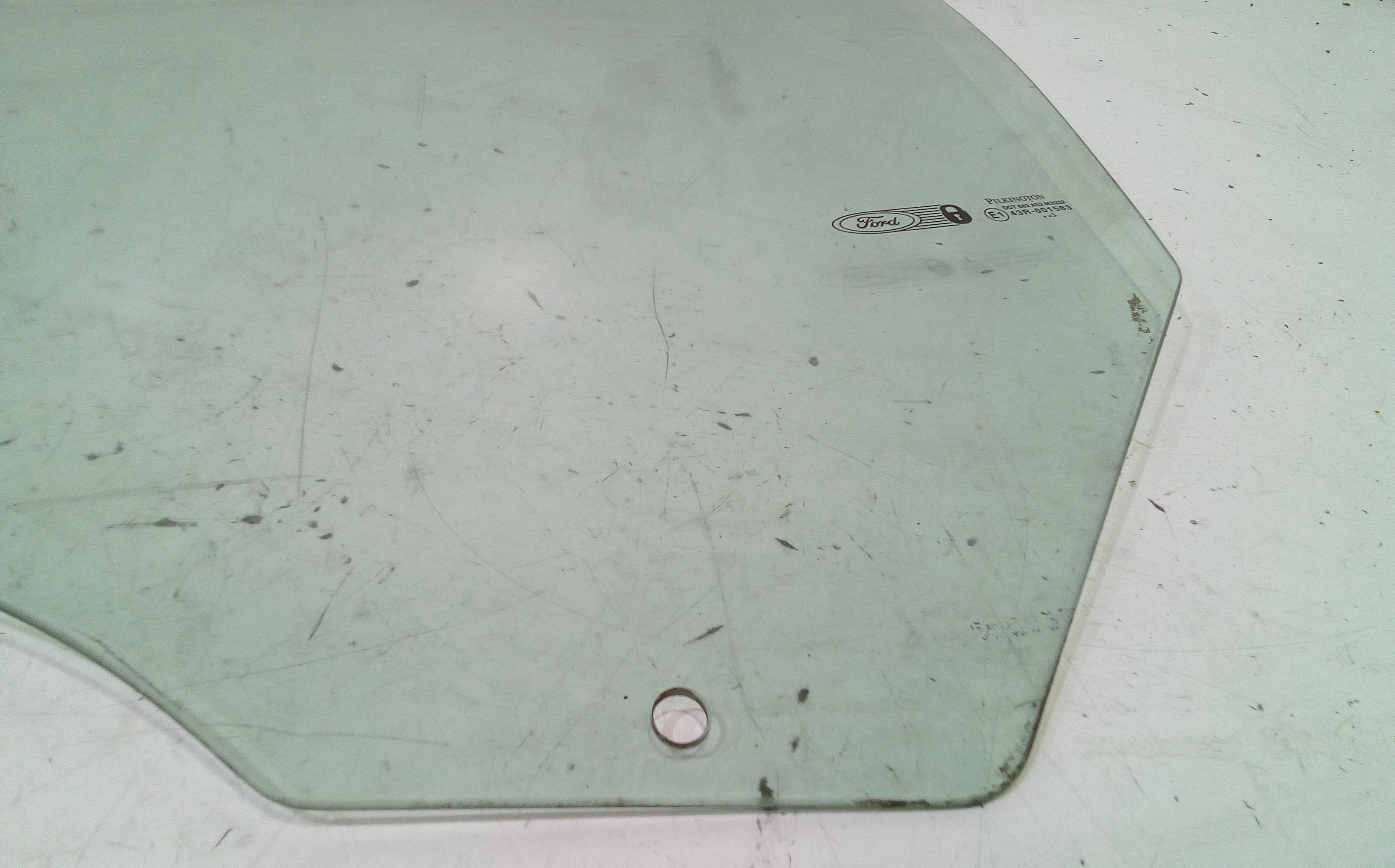 Vetro scendente anteriore Sinistro FORD Fiesta 4 Serie