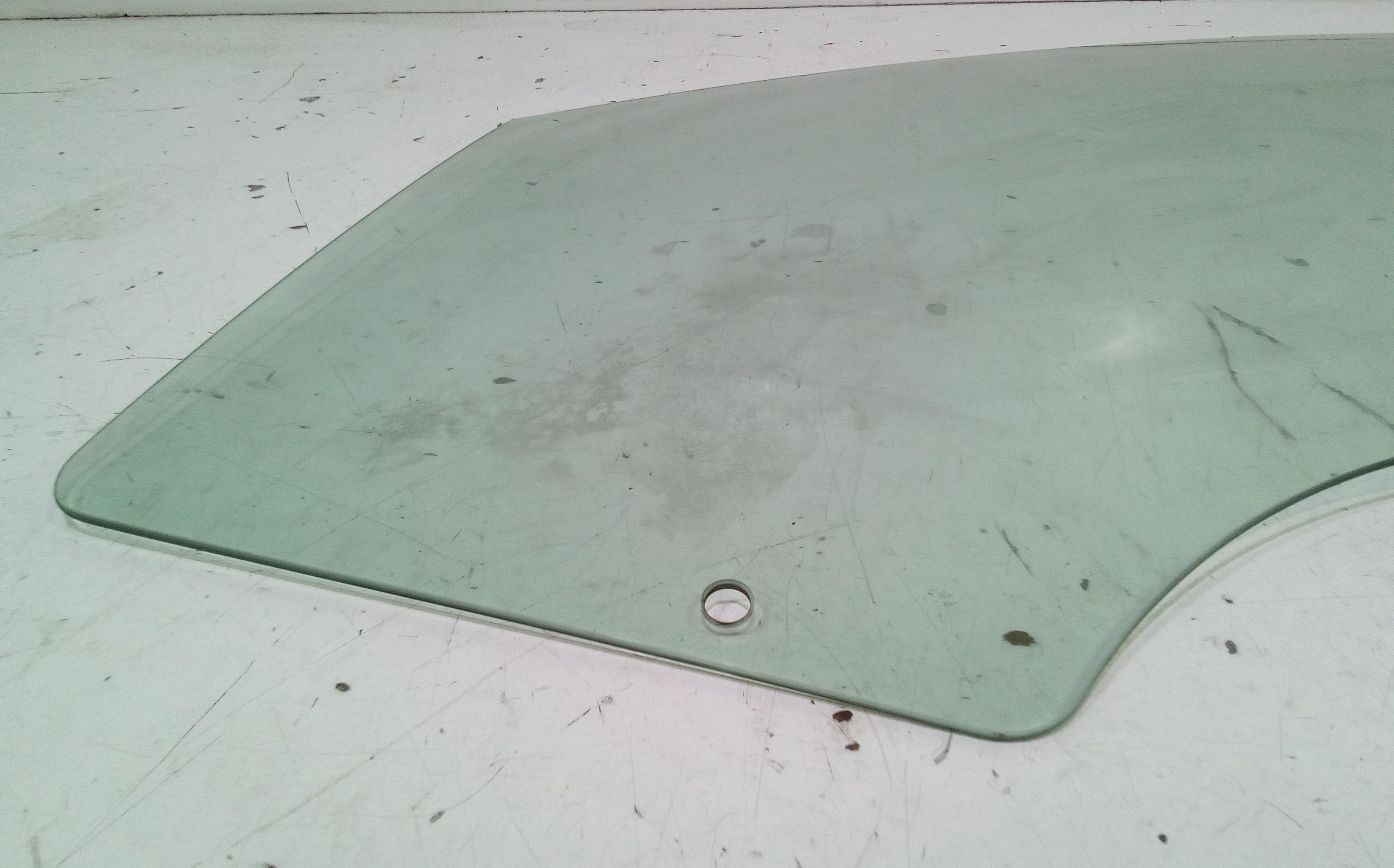 Vetro scendente anteriore Sinistro FORD Fiesta 4 Serie