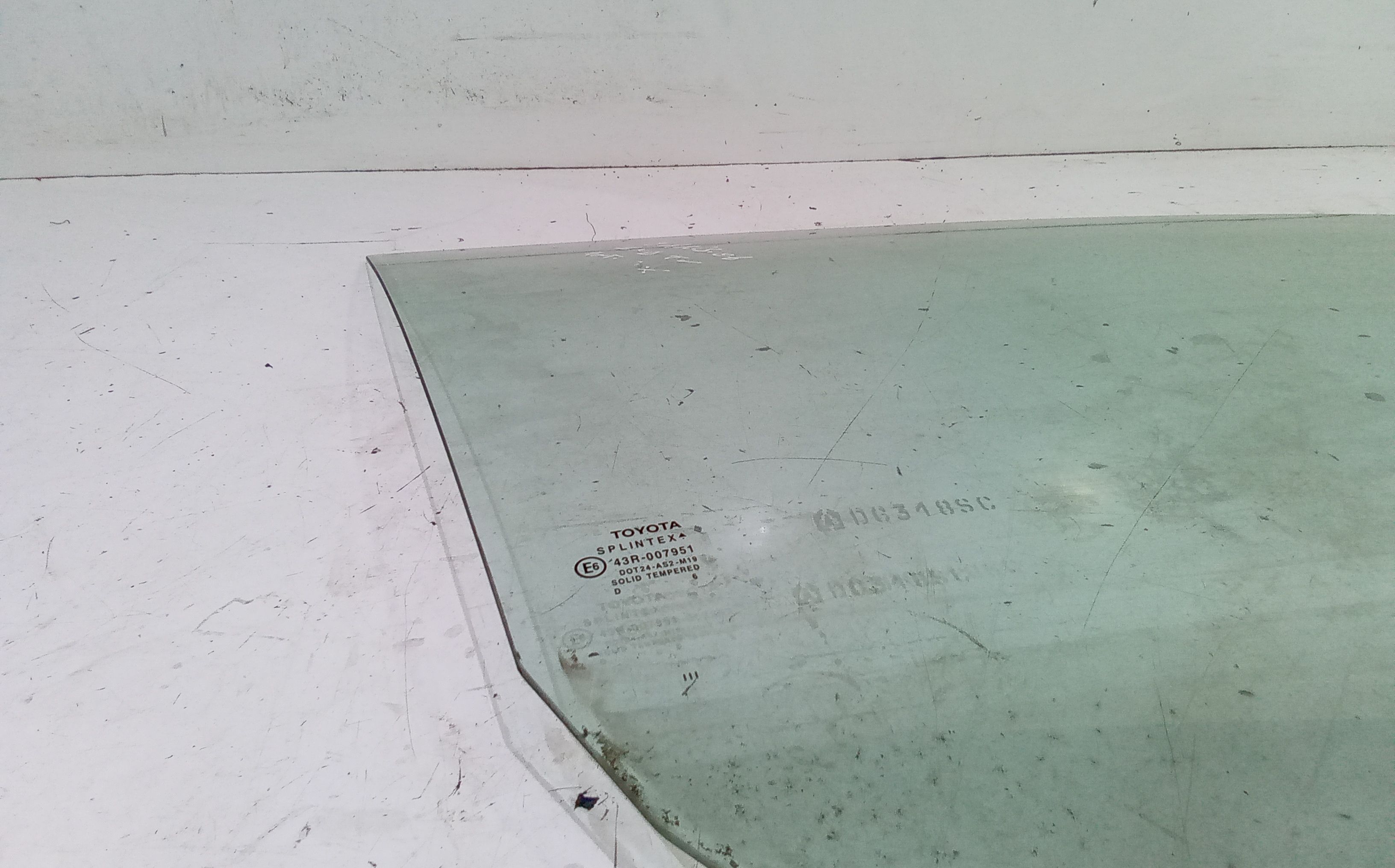 Vetro scendente anteriore destro TOYOTA Yaris Serie (05>08)