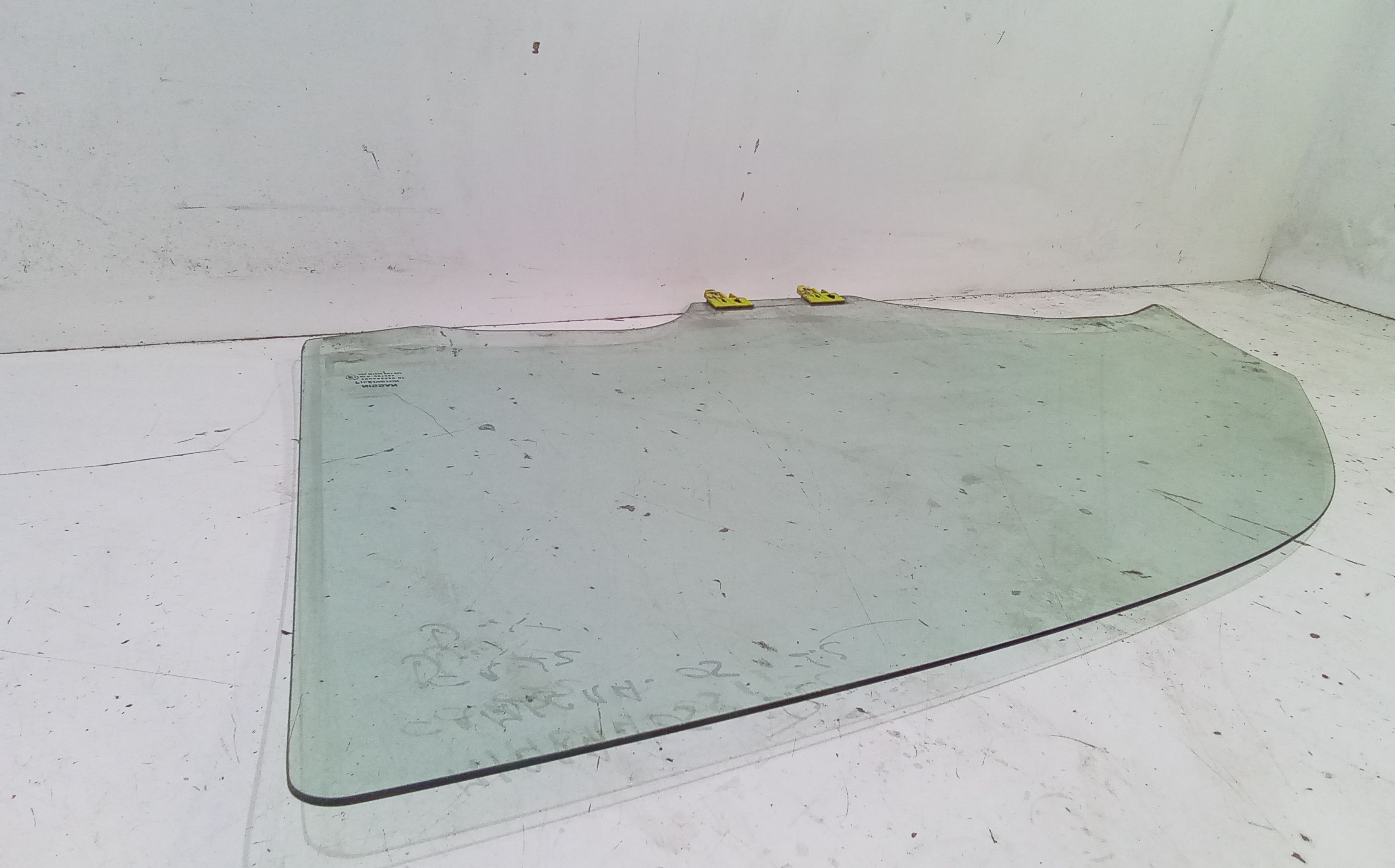 Vetro scendente anteriore destro NISSAN Micra 4 Serie