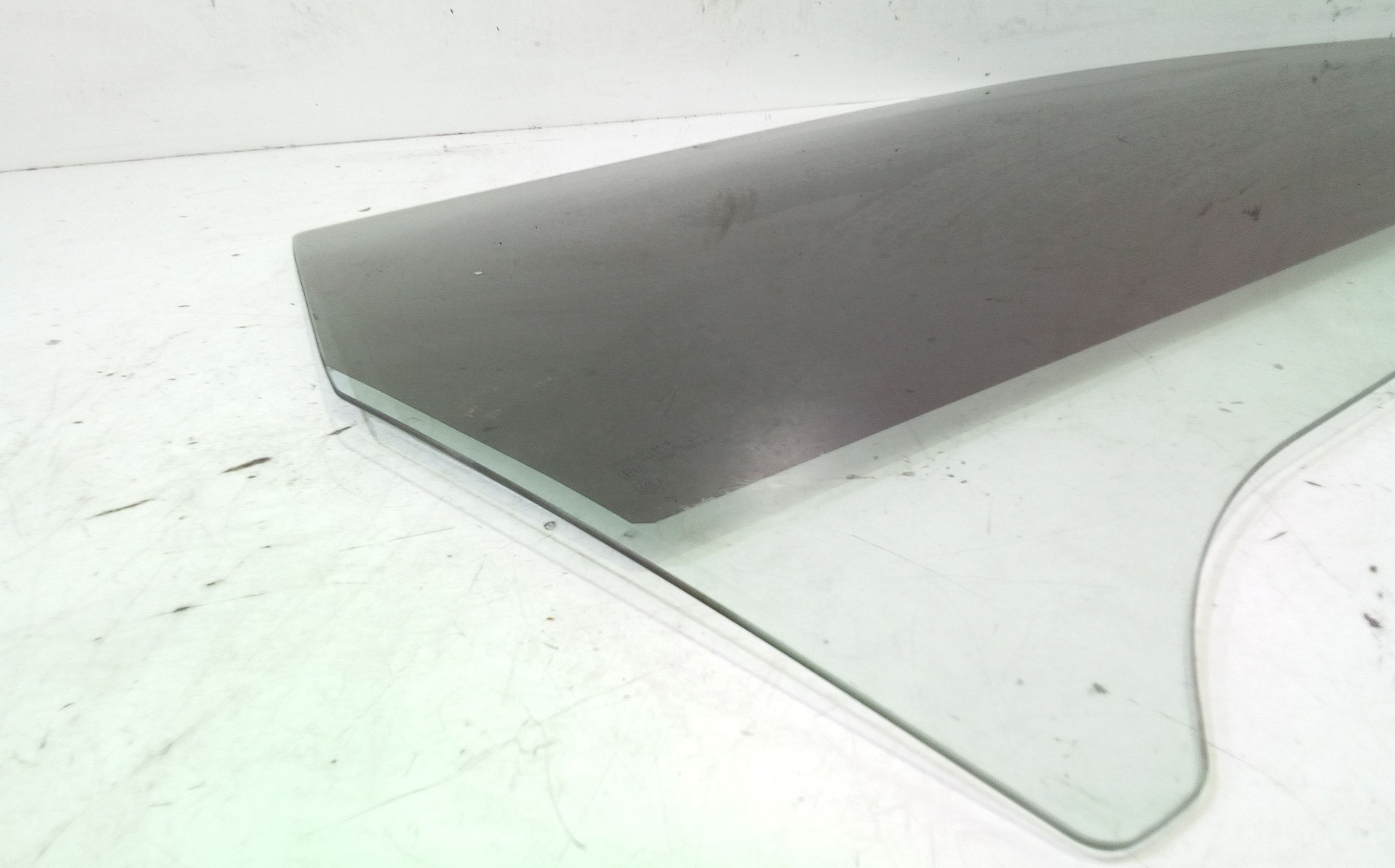 Vetro scendente anteriore destro SUZUKI Grand Vitara 3P