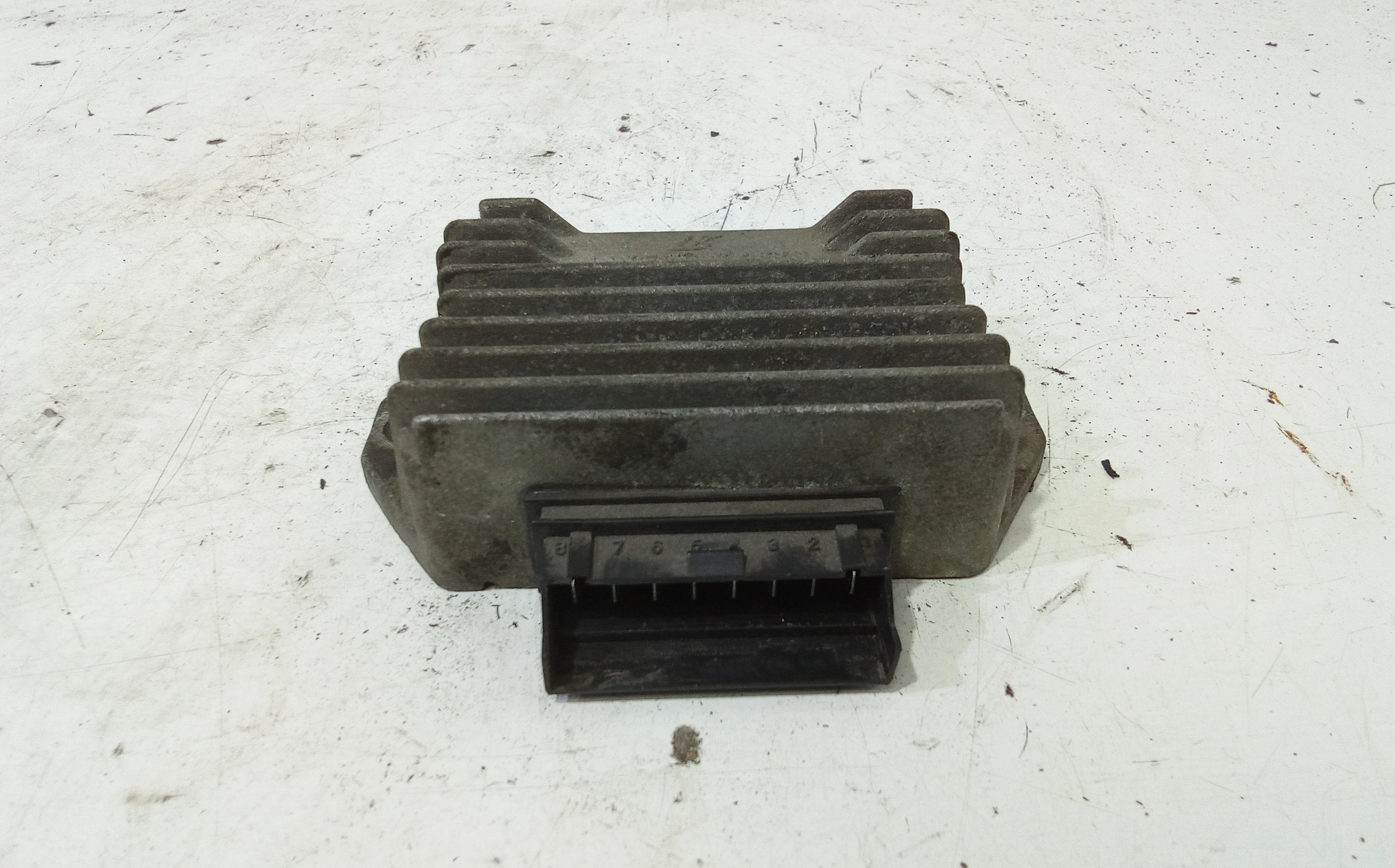 Regolatore tensione PIAGGIO Liberty 50cc 2T (97>99)