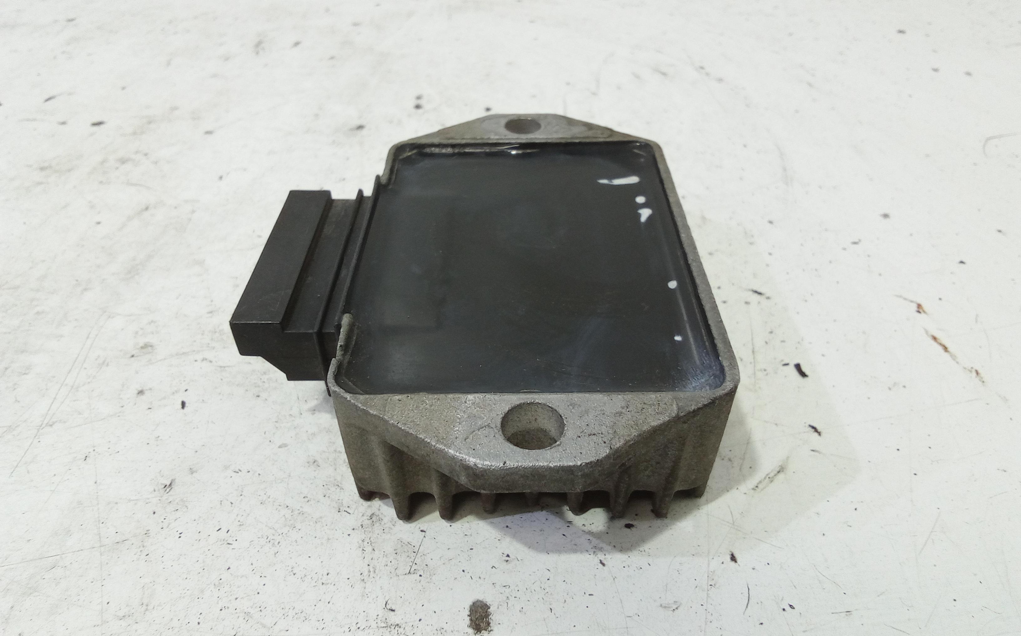 Regolatore tensione PIAGGIO Liberty 50cc 2T (97>99)