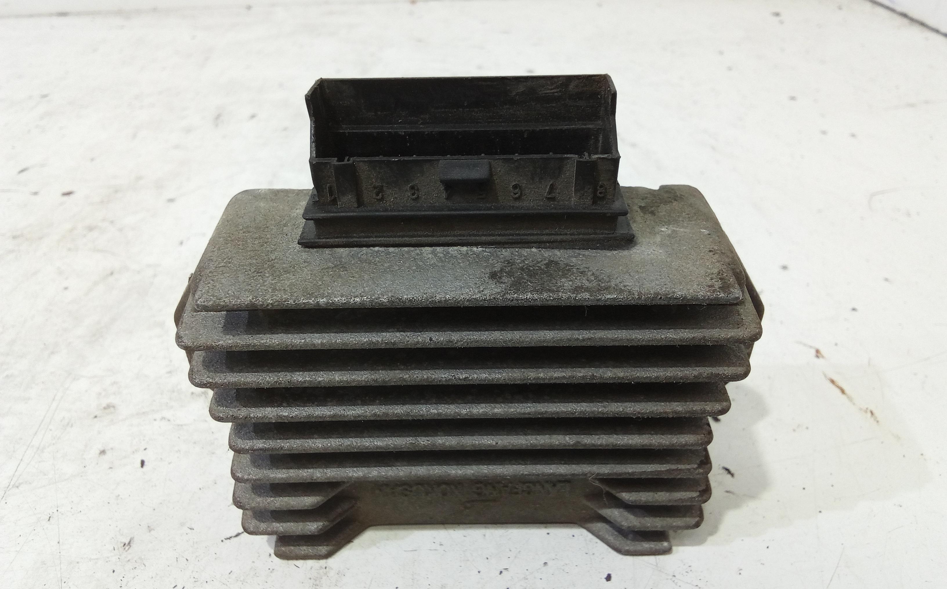 Regolatore tensione PIAGGIO Liberty 50cc 2T (97>99)