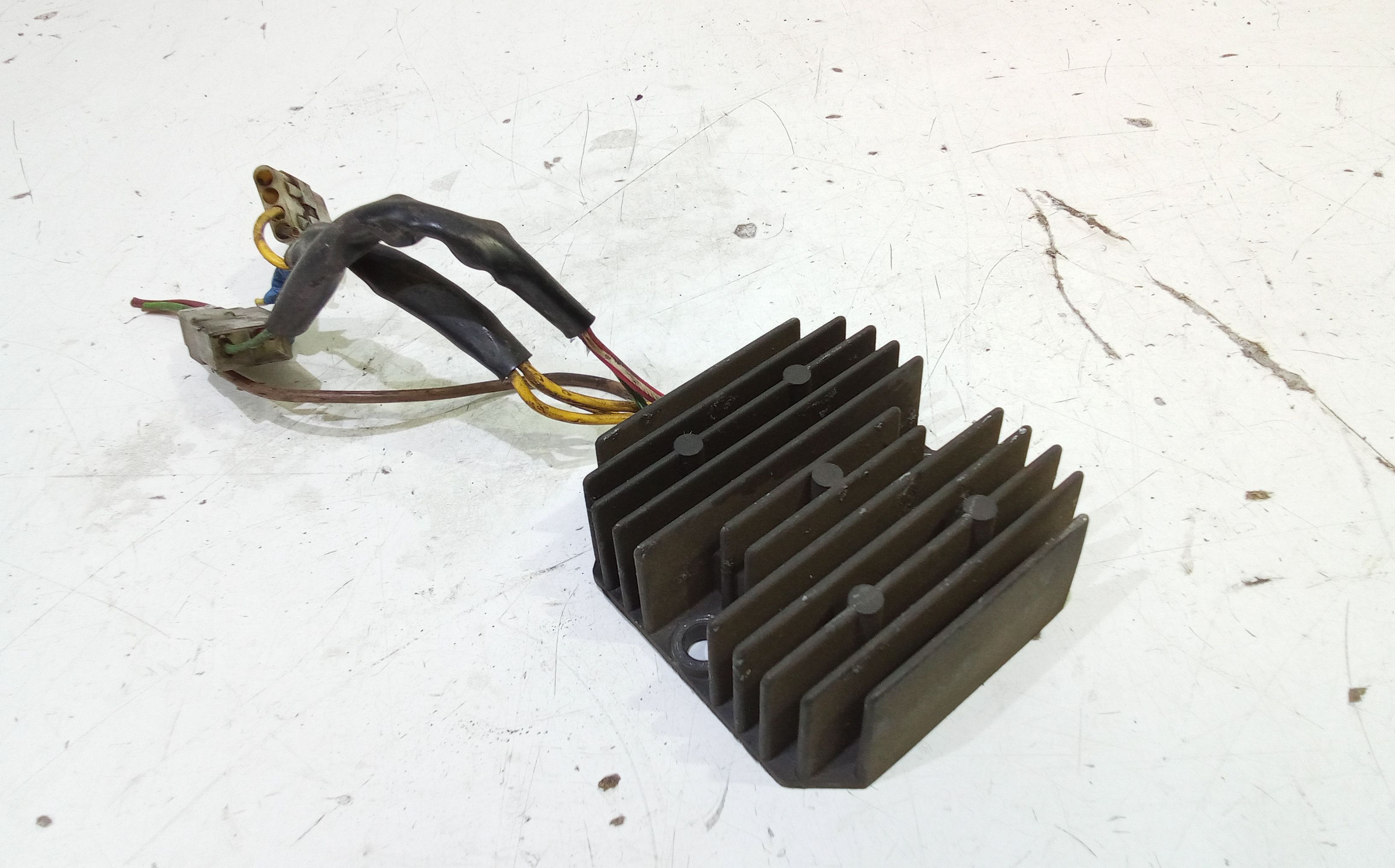 Regolatore tensione Aprilia Leonardo 150cc