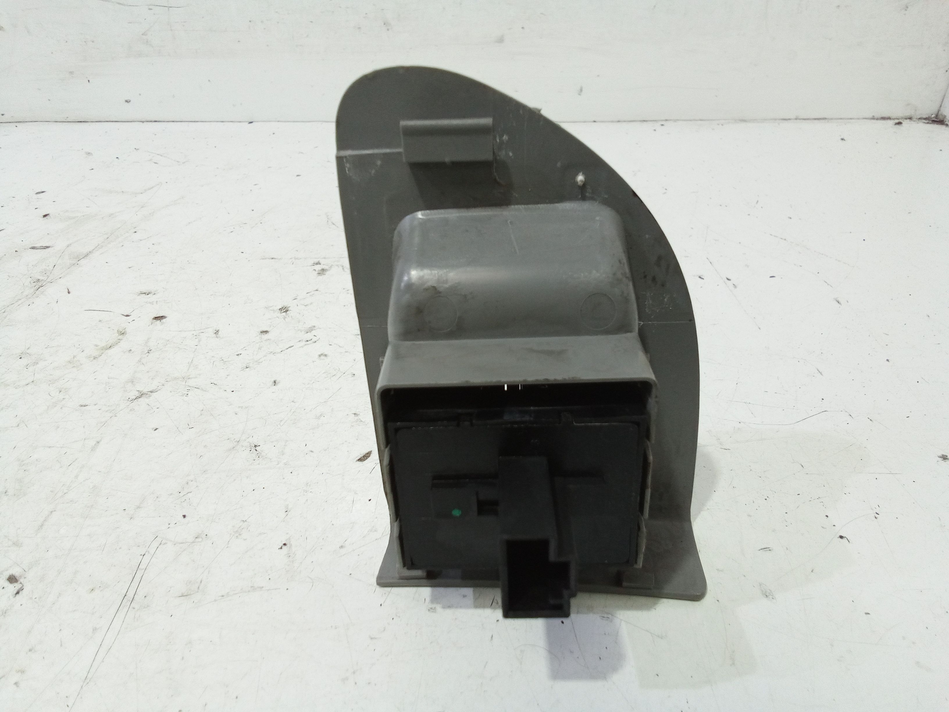 Pulsante apertura portellone posteriore VOLKSWAGEN Touareg 1 Serie