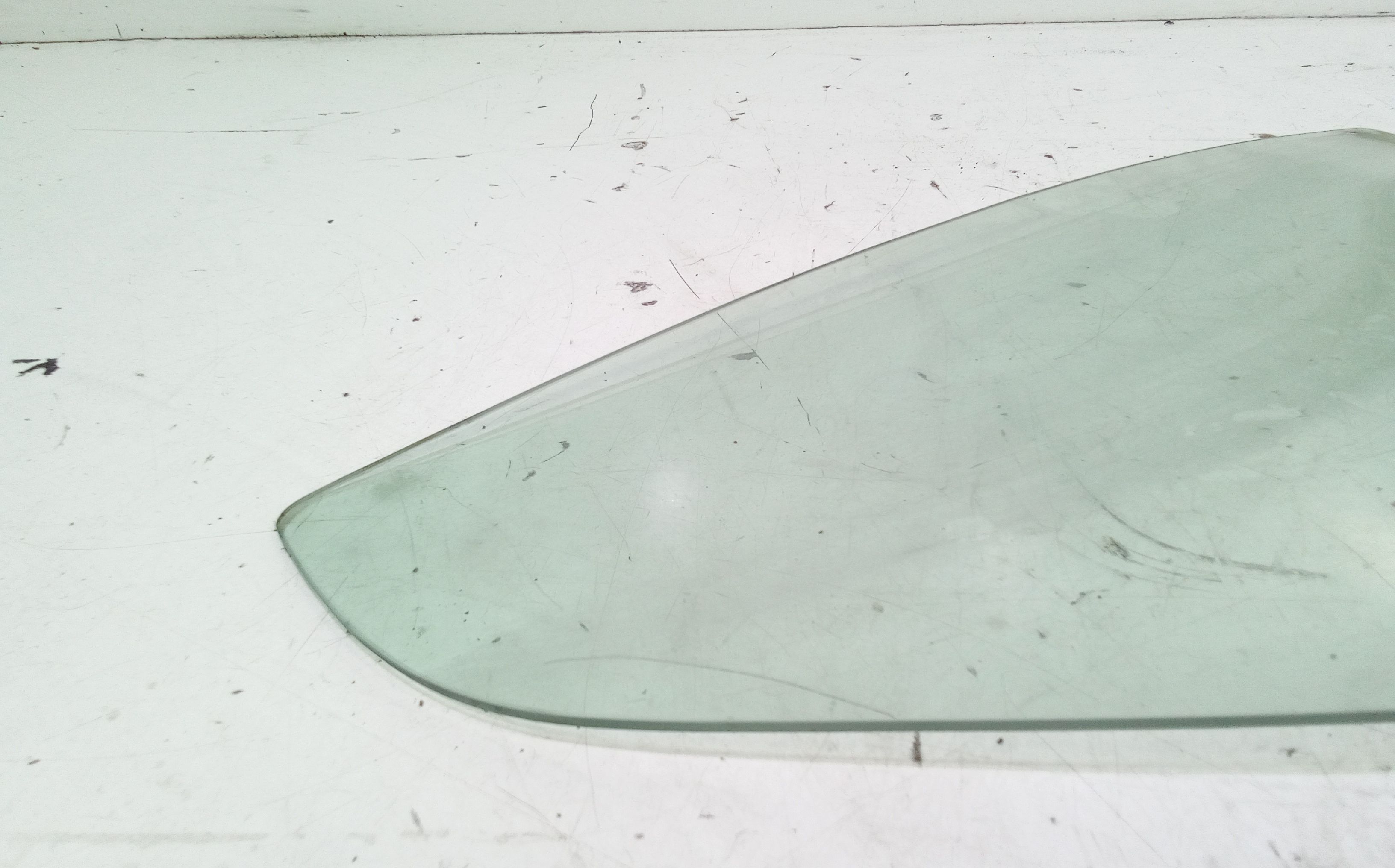 Vetro fisso posteriore DX passeggero RENAULT Clio Serie (90>93)