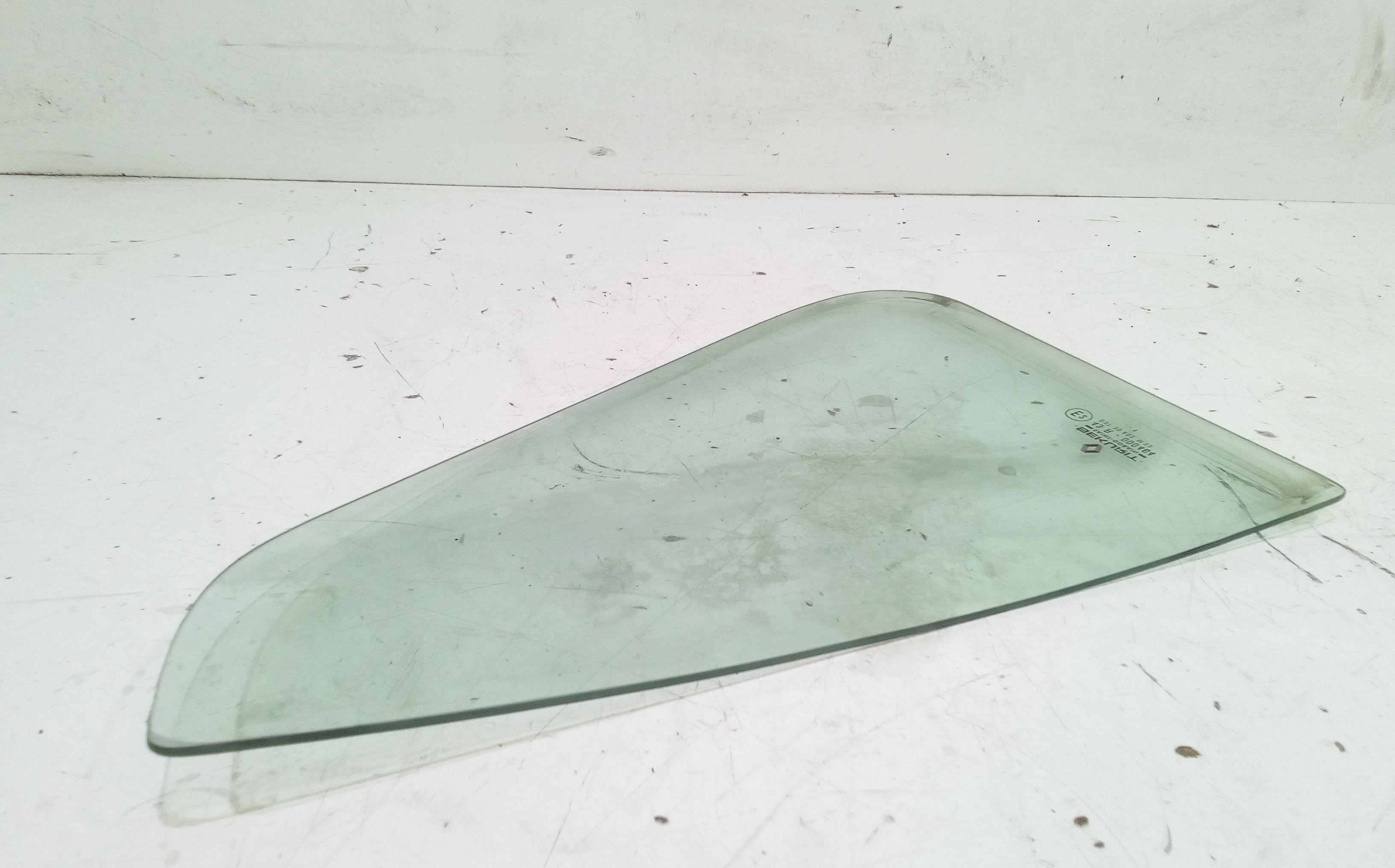 Vetro fisso posteriore DX passeggero RENAULT Clio Serie (90>93)