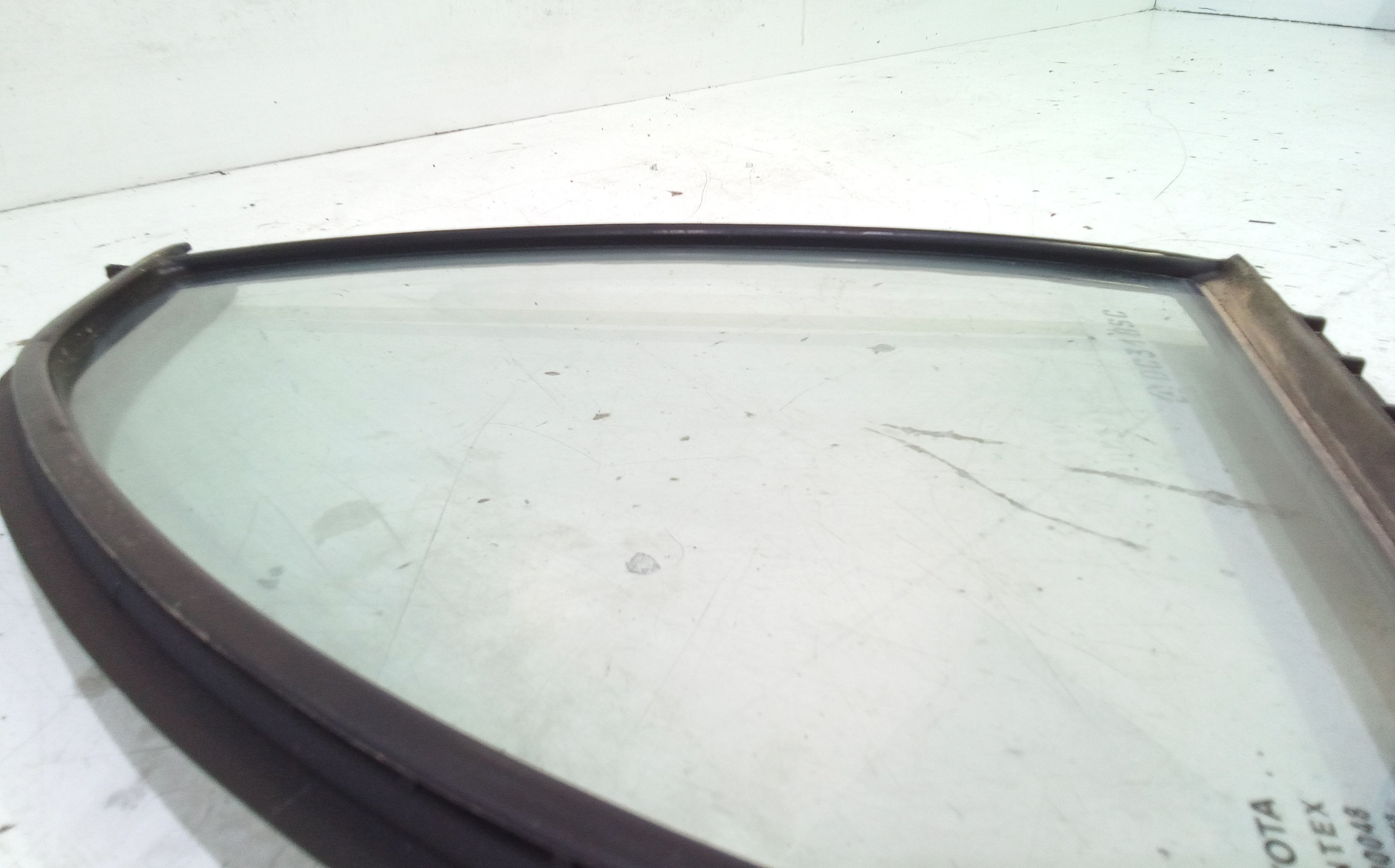 Vetro fisso posteriore DX passeggero TOYOTA Yaris Serie (05>08)